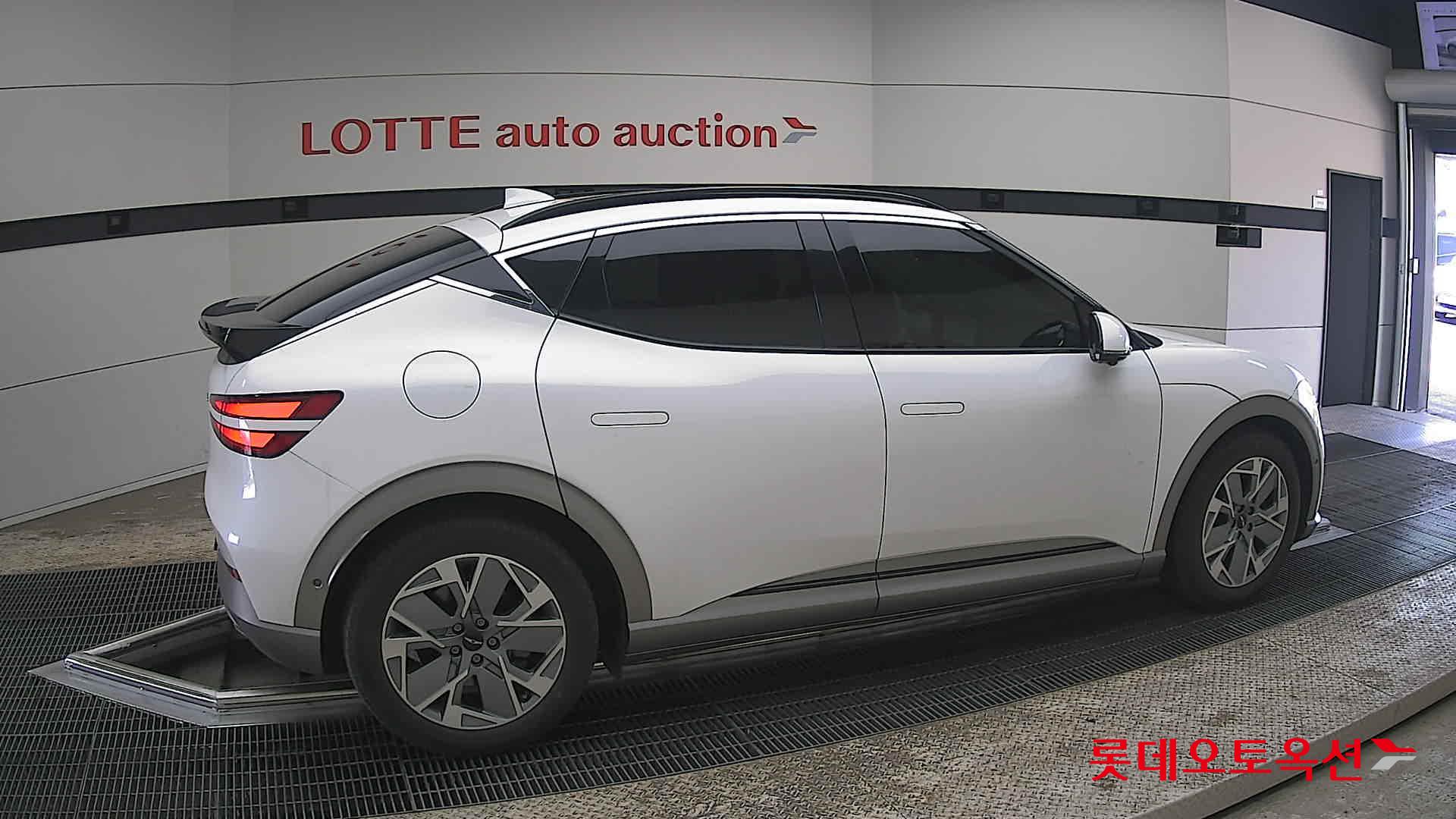 جينسس جي في 60