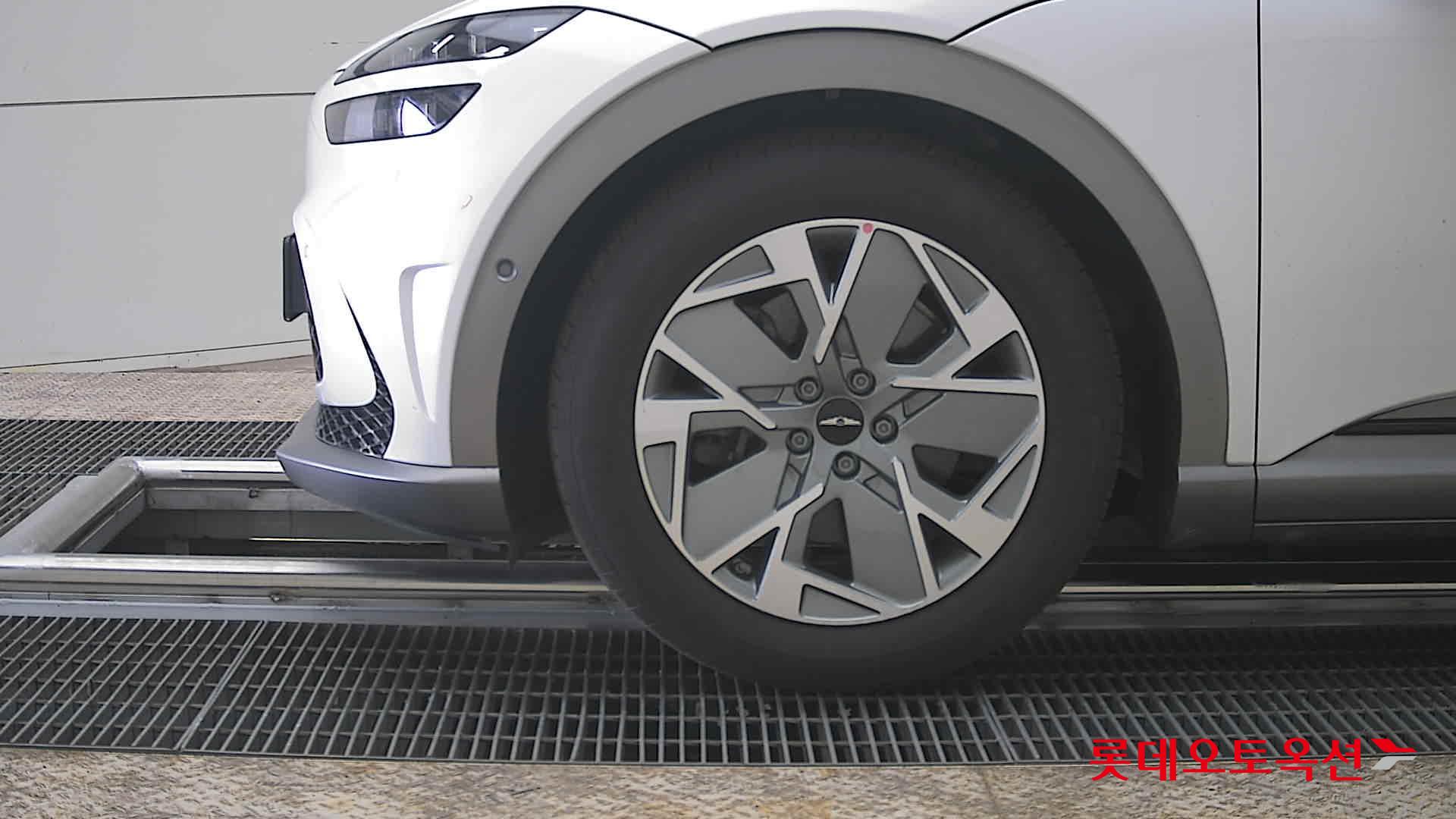 جينسس جي في 60