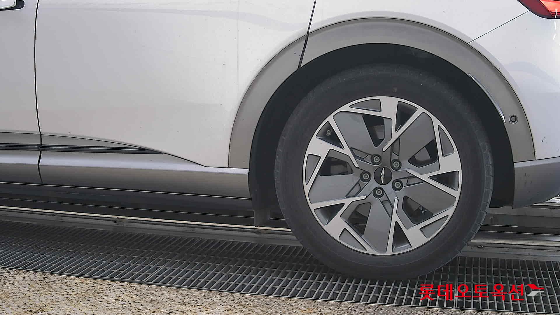 جينسس جي في 60