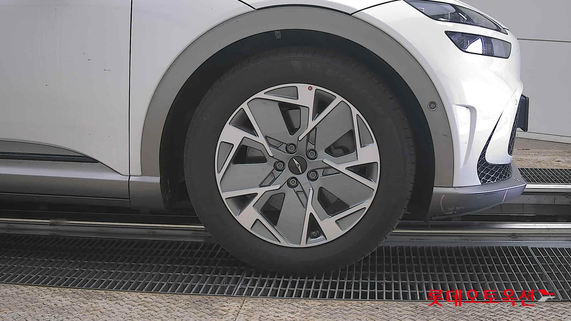 جينسس جي في 60