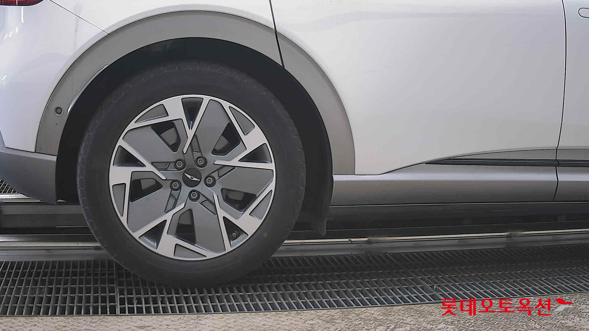 جينسس جي في 60