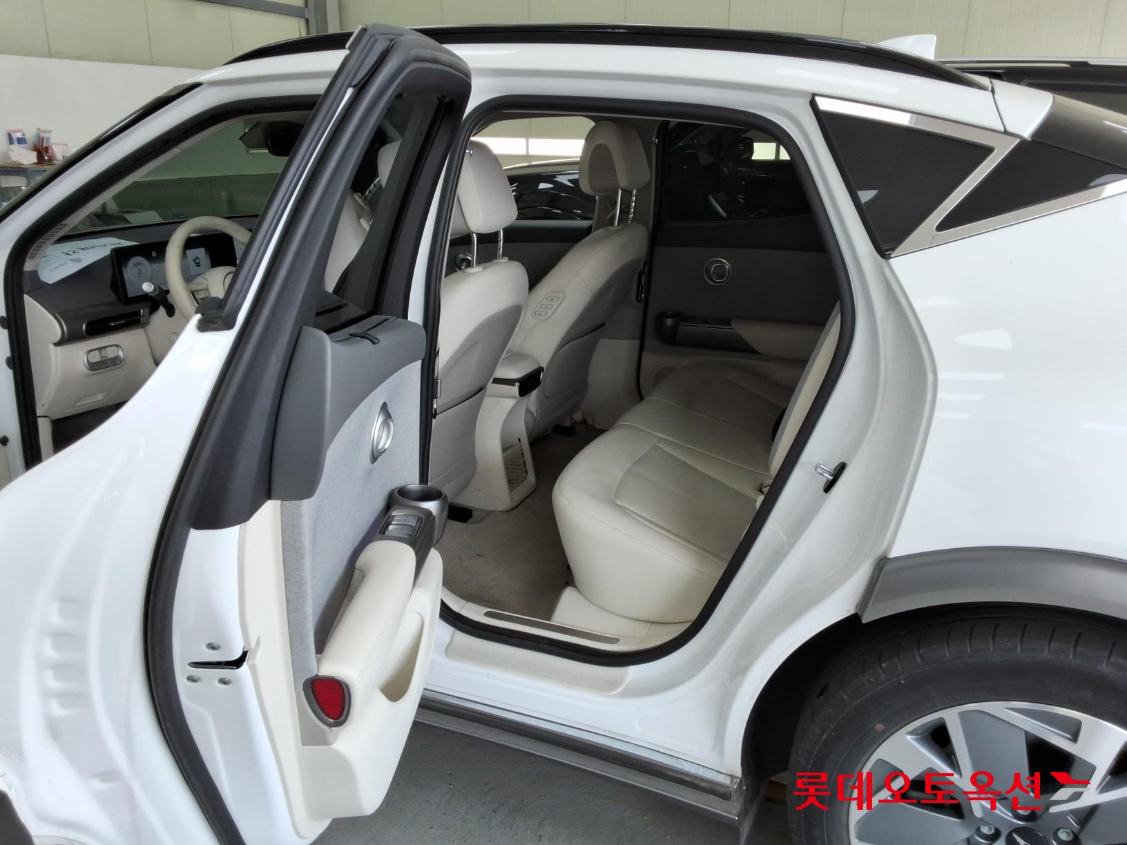 جينسس جي في 60