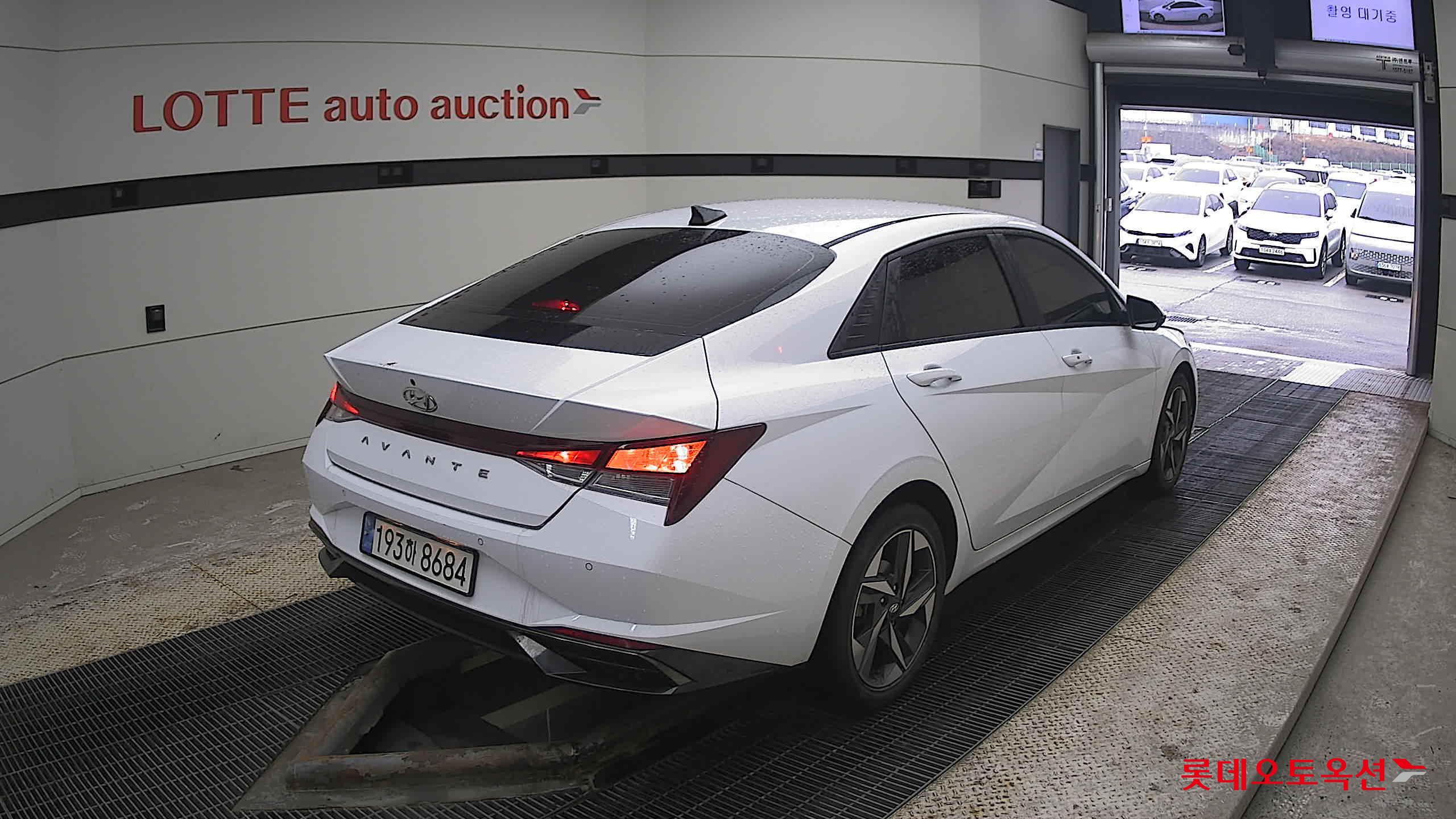 Hyundai Avante 2022 Polar White из Кореи, фото 4