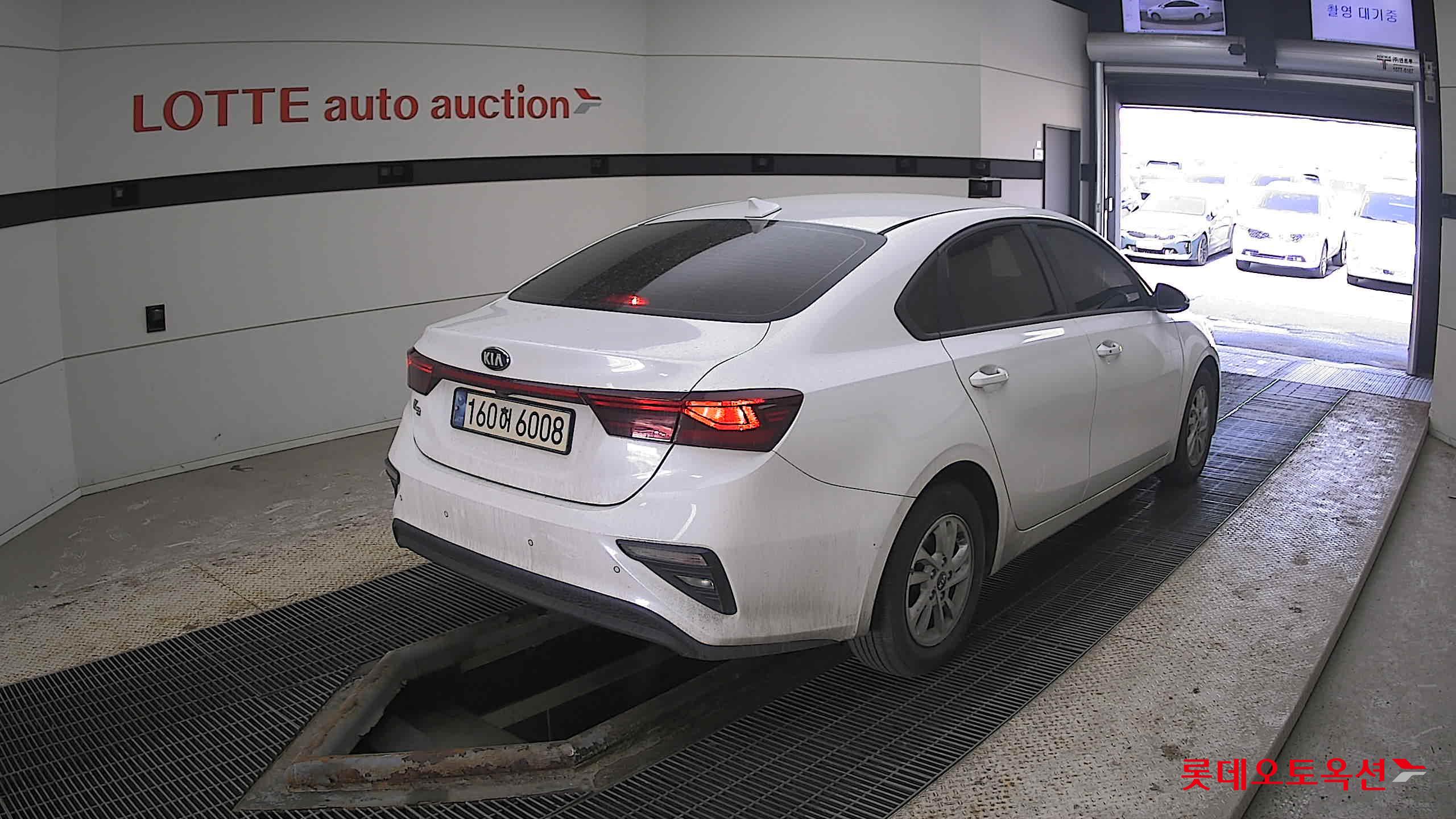 Kia K3 2021 Snow White Pearl из Кореи, фото 4