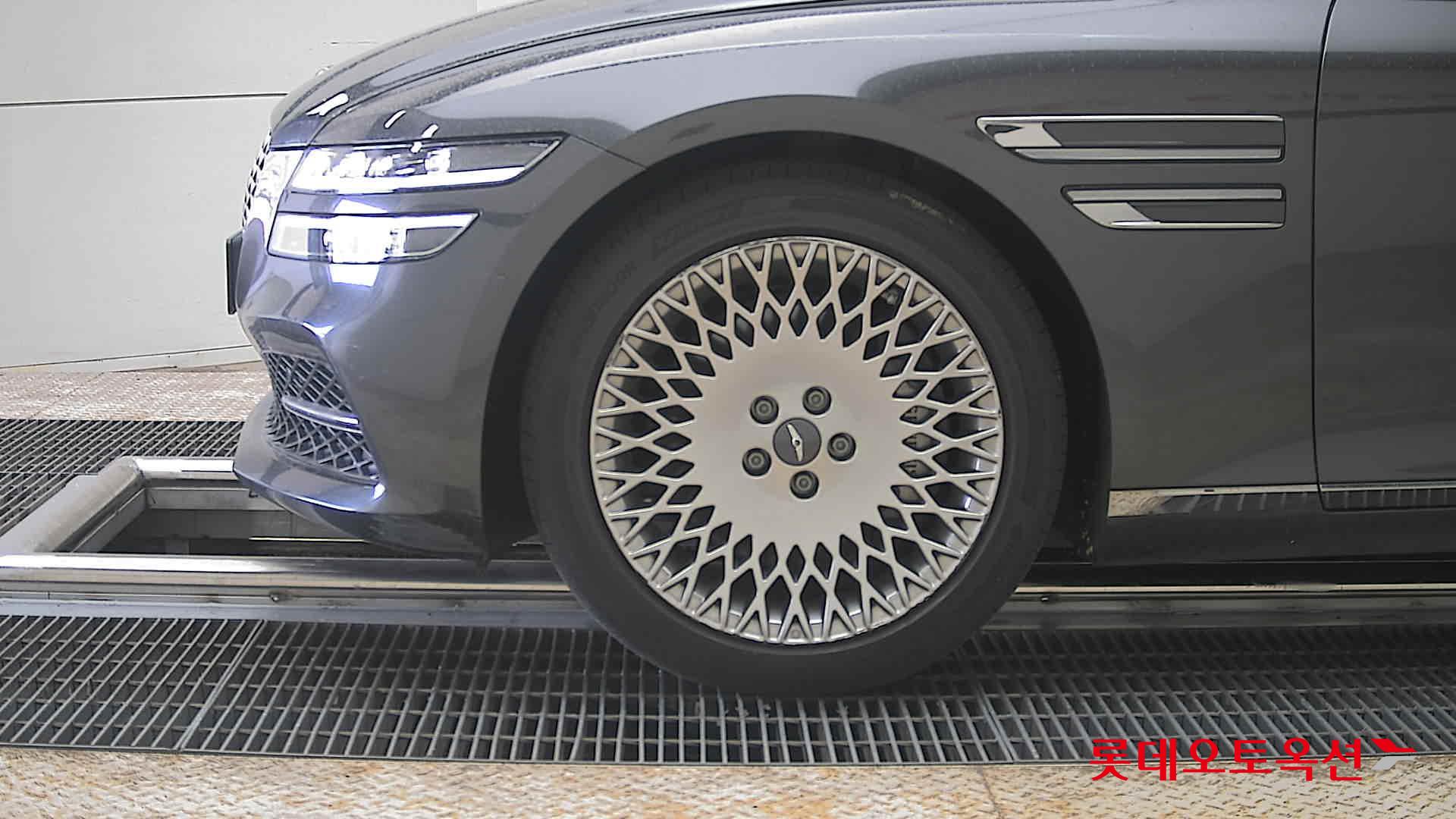 Genesis G80 - 25