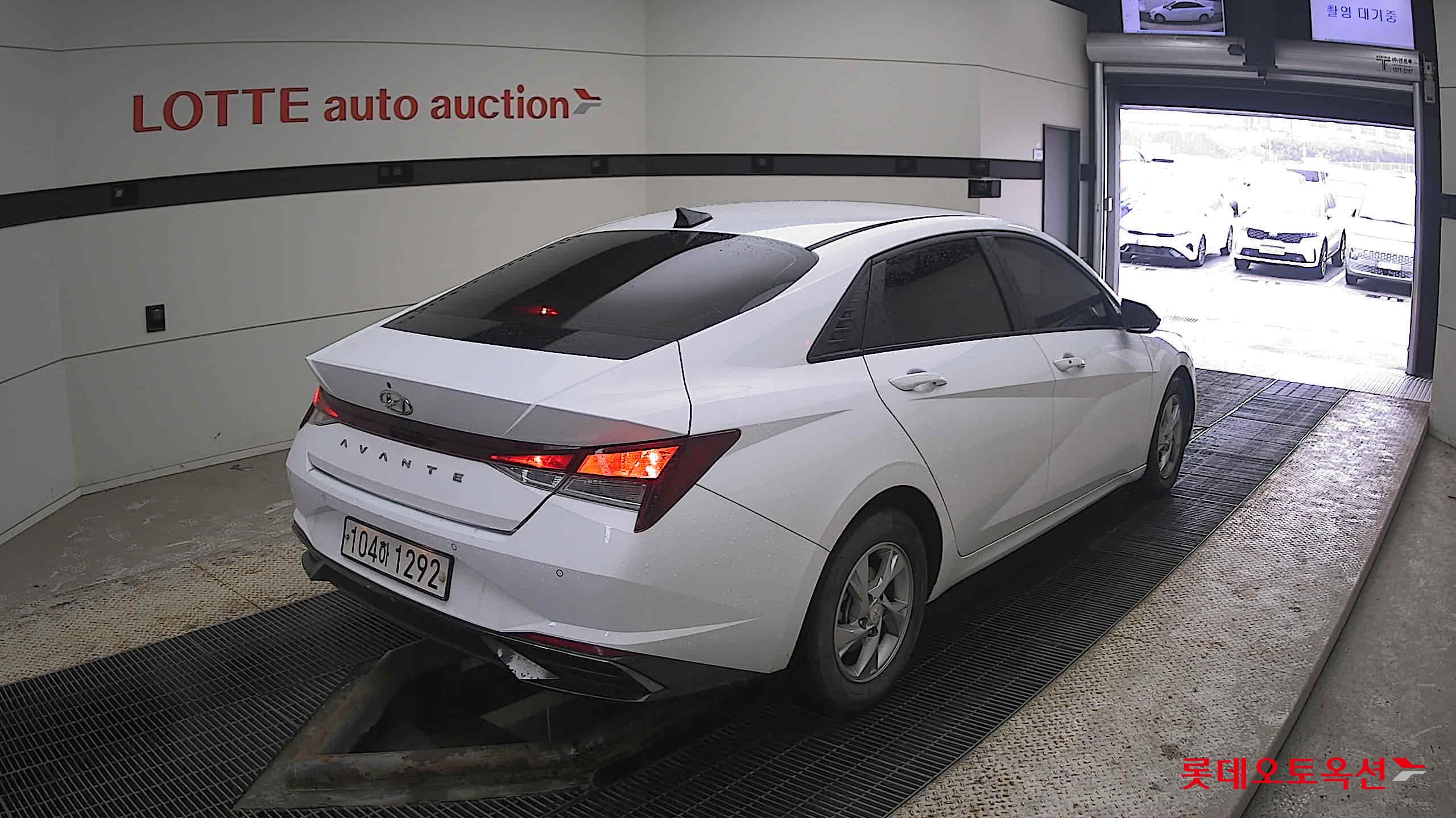 Hyundai Avante 2021 Polar White из Кореи, фото 4