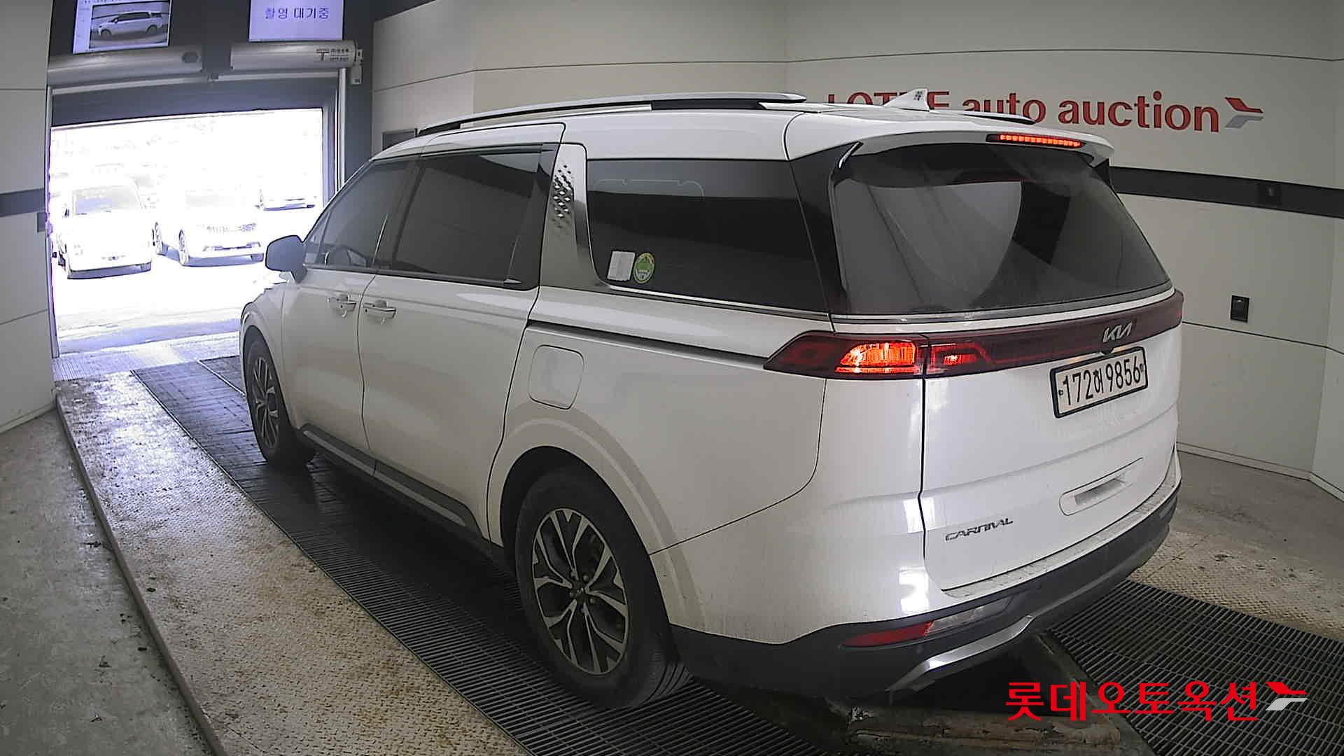 Kia Carnival 2023 Snow White Pearl (optional) из Кореи, фото 6