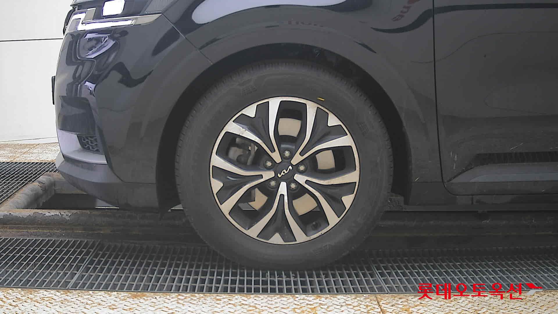 Kia Carnival id 3809951 из Кореи 21