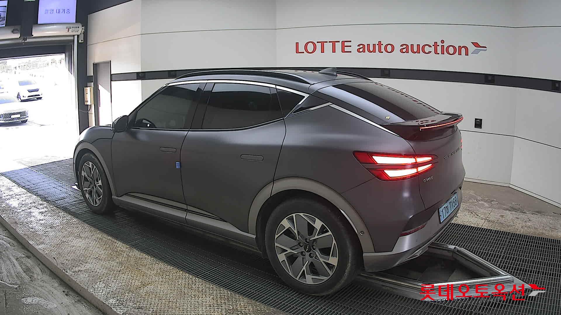 جينسس جي في 60