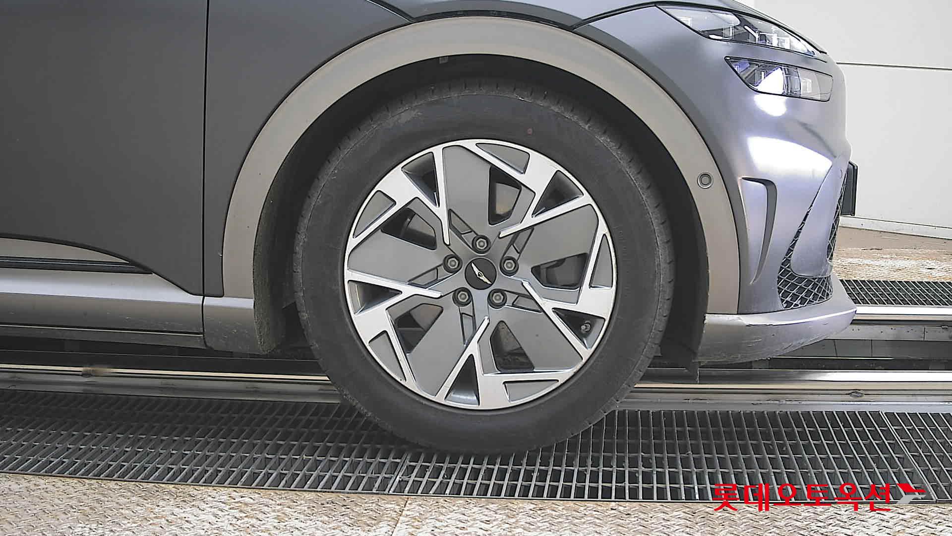 جينسس جي في 60