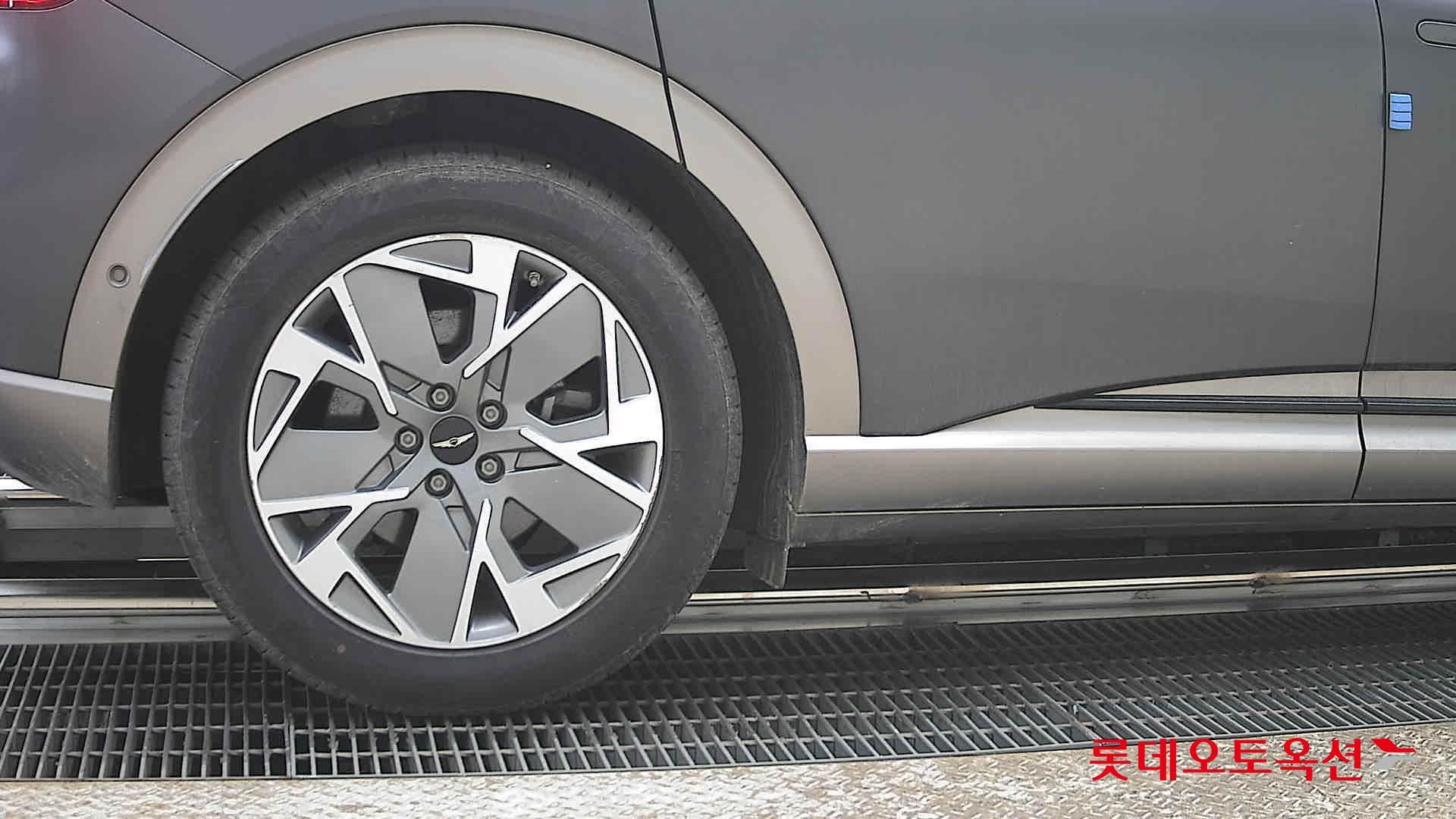 جينسس جي في 60