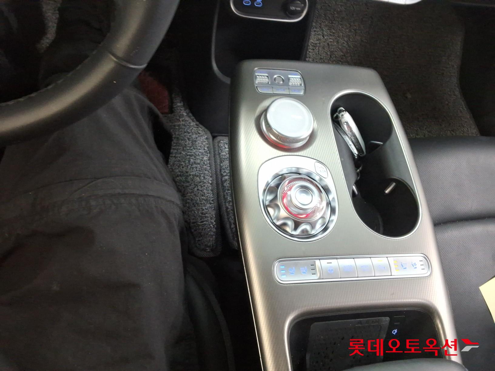 جينسس جي في 60