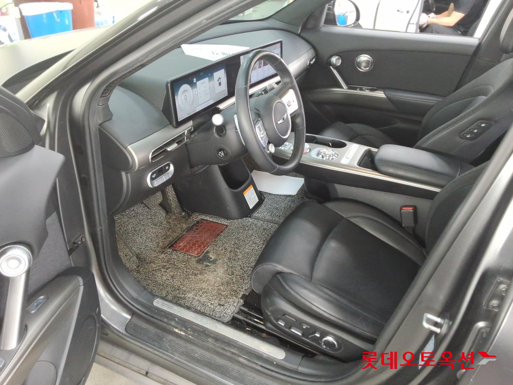 جينسس جي في 60