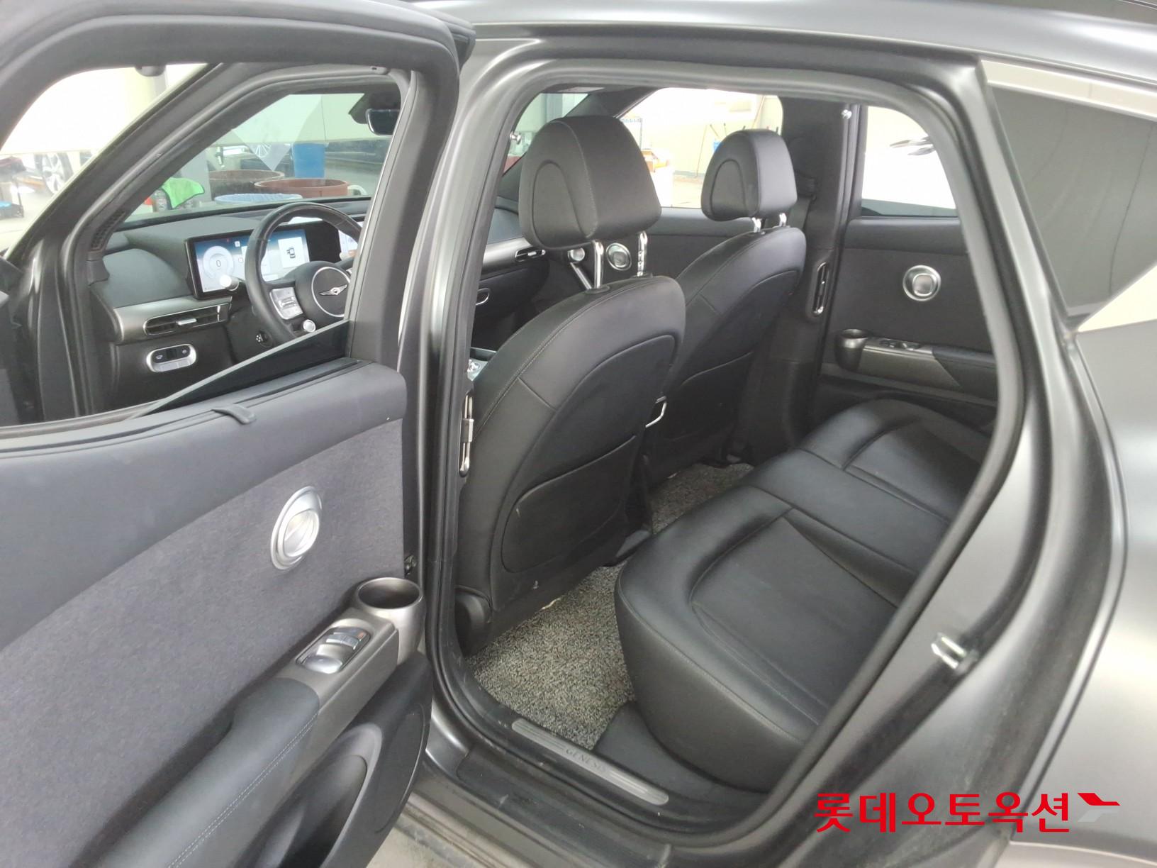 جينسس جي في 60