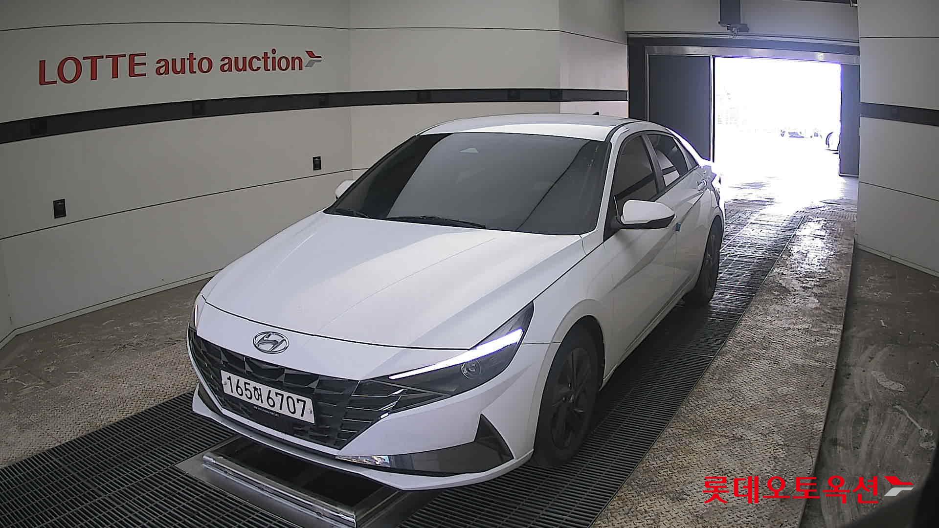 Hyundai Elantra - 10