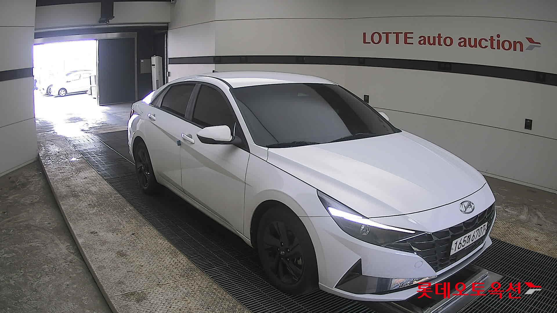 Hyundai Elantra - 6