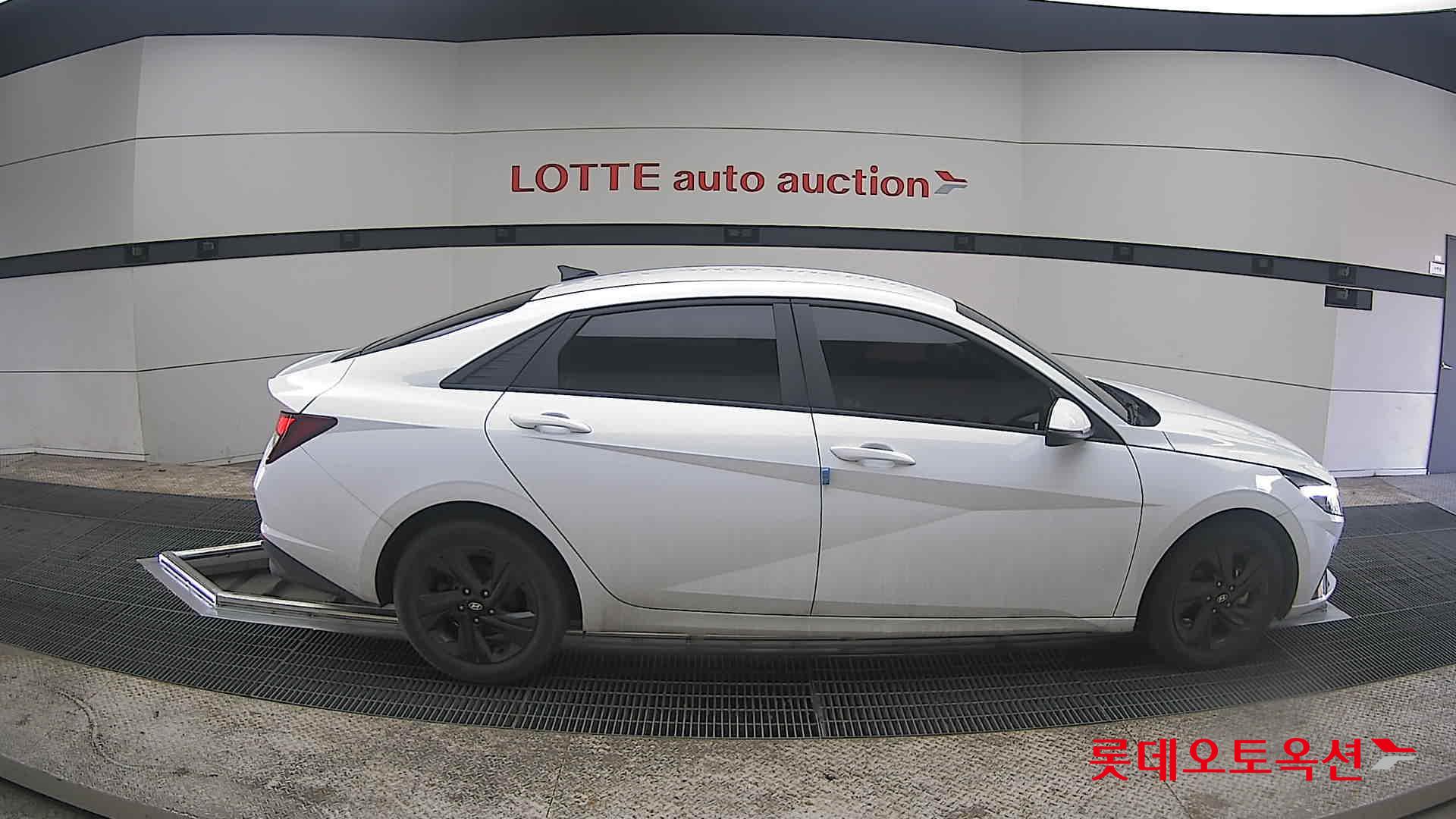 Hyundai Elantra - 21