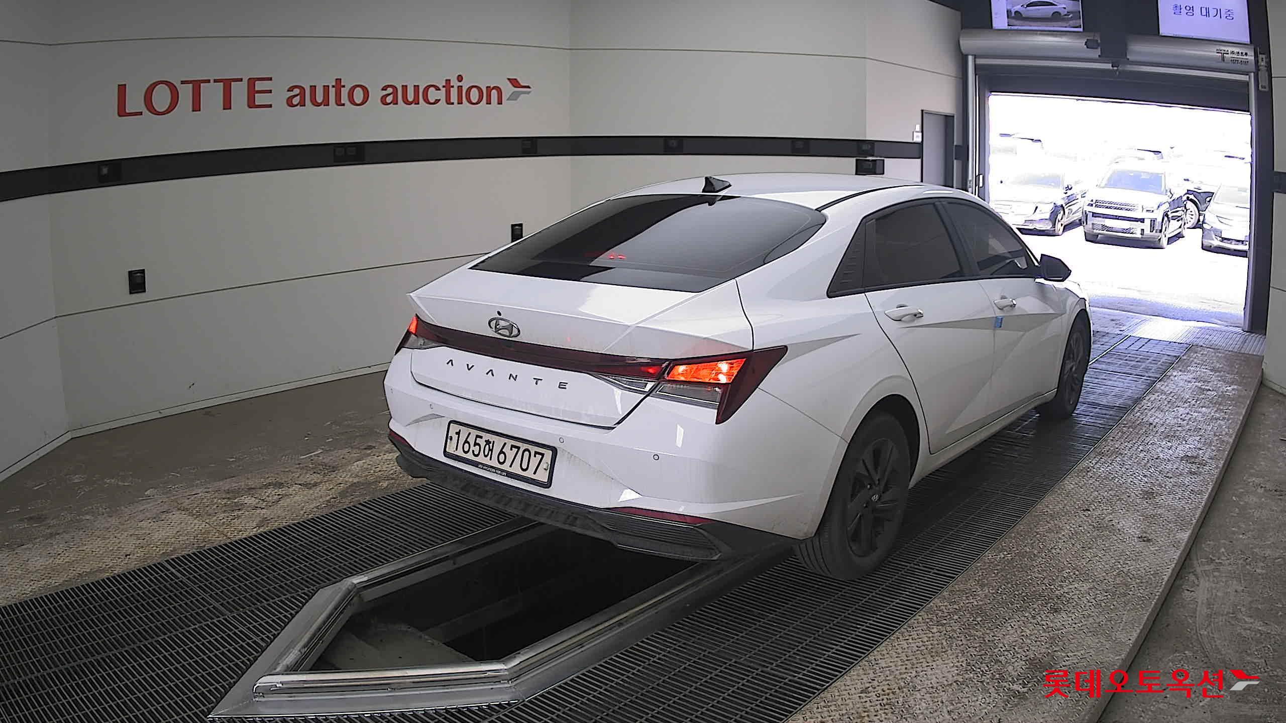 Hyundai Elantra - 5