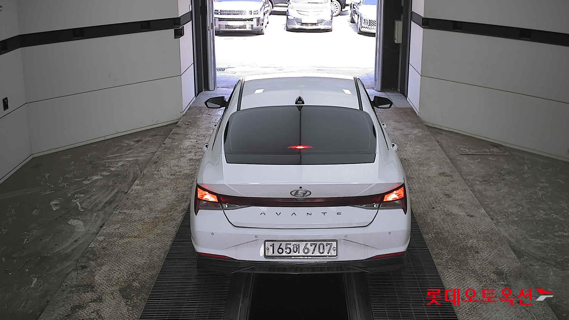 Hyundai Elantra - 17