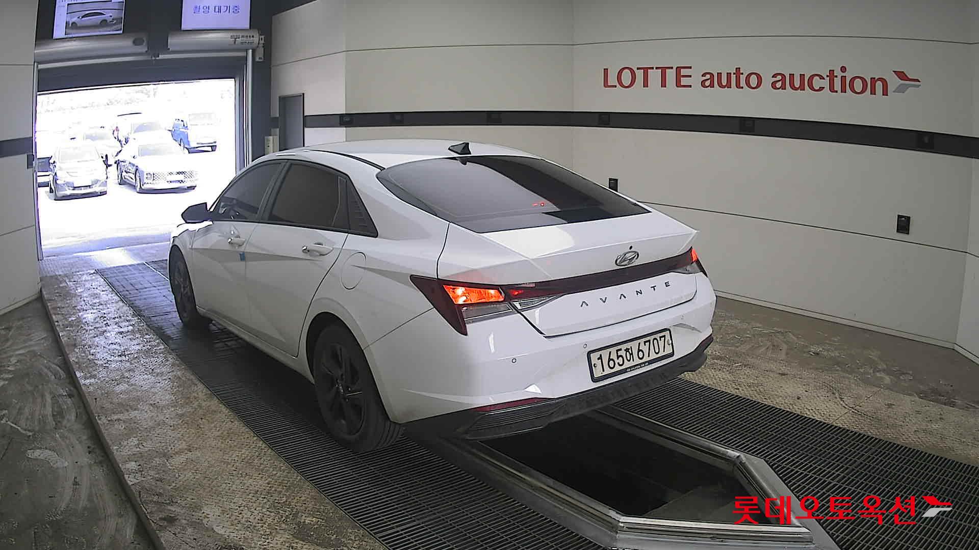 Hyundai Elantra - 4