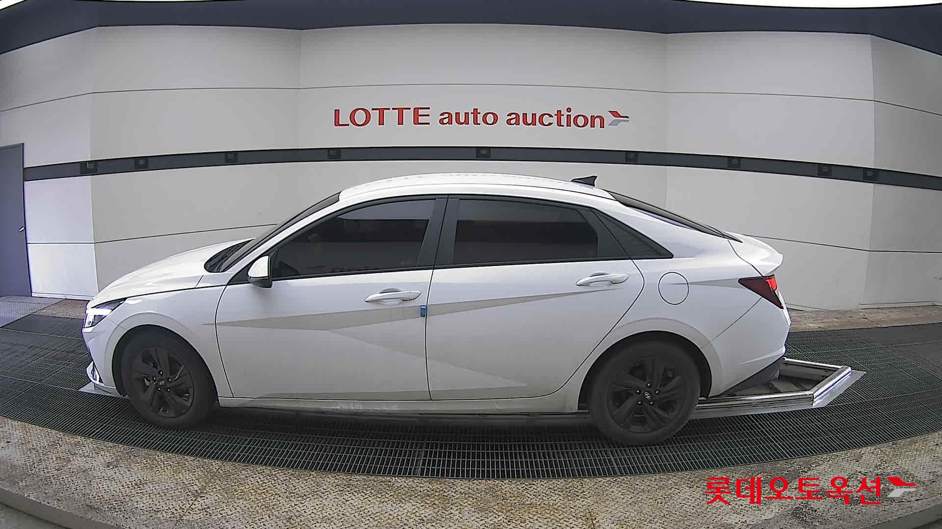 Hyundai Elantra - 13