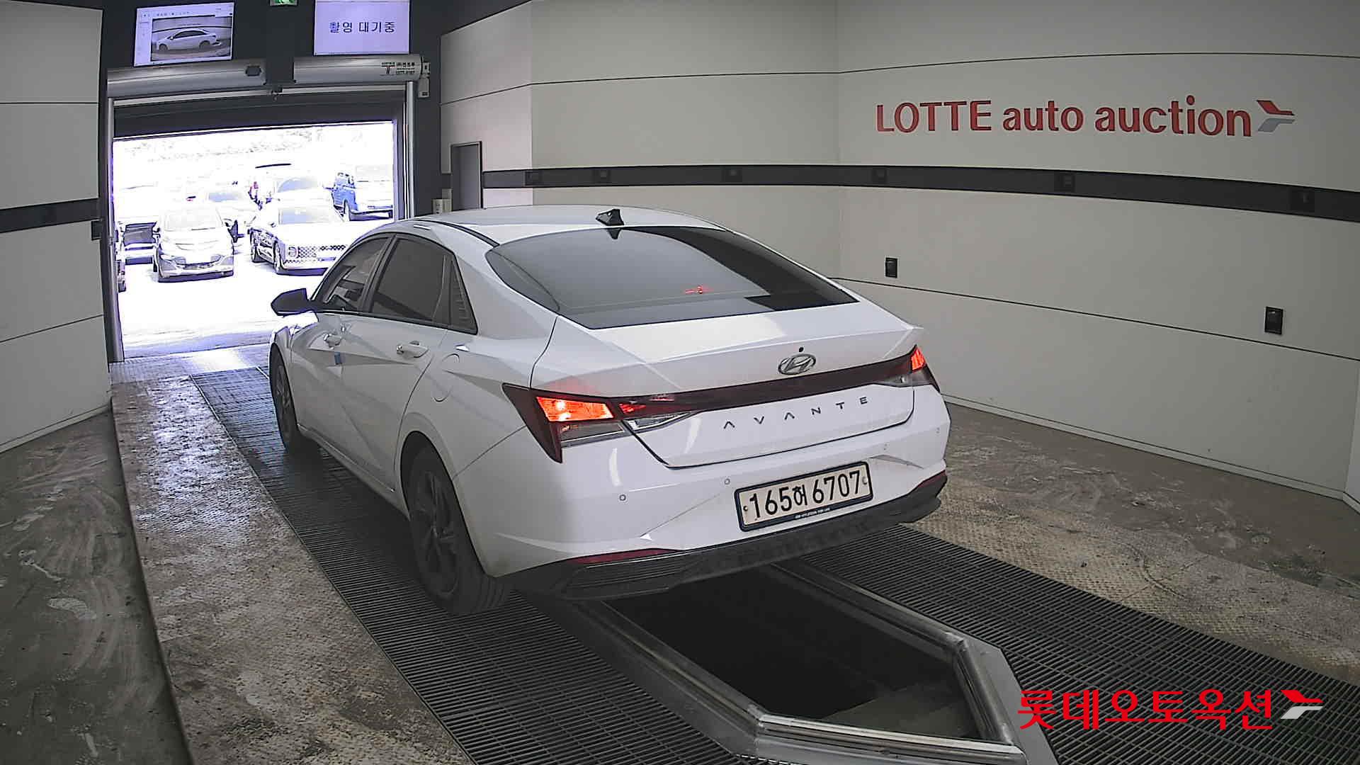 Hyundai Elantra - 16