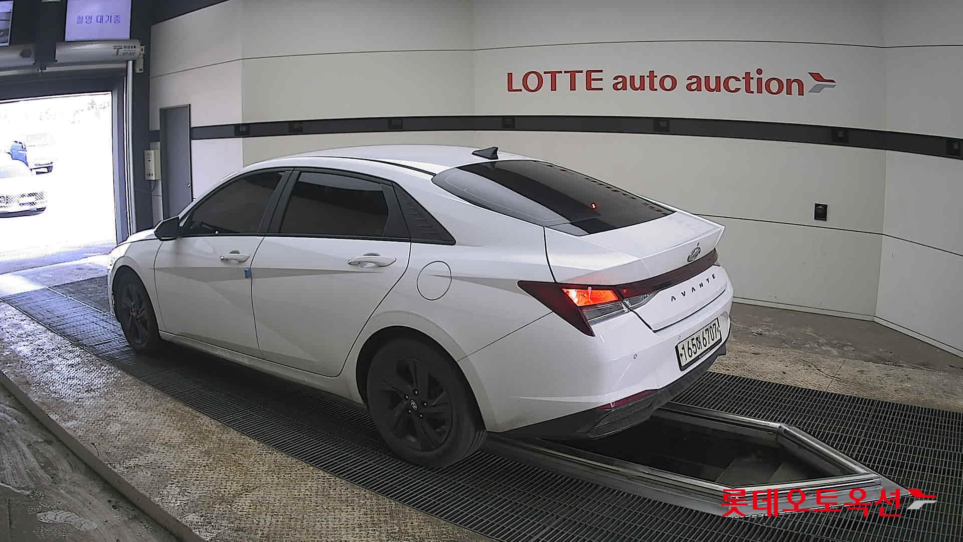 Hyundai Elantra - 15