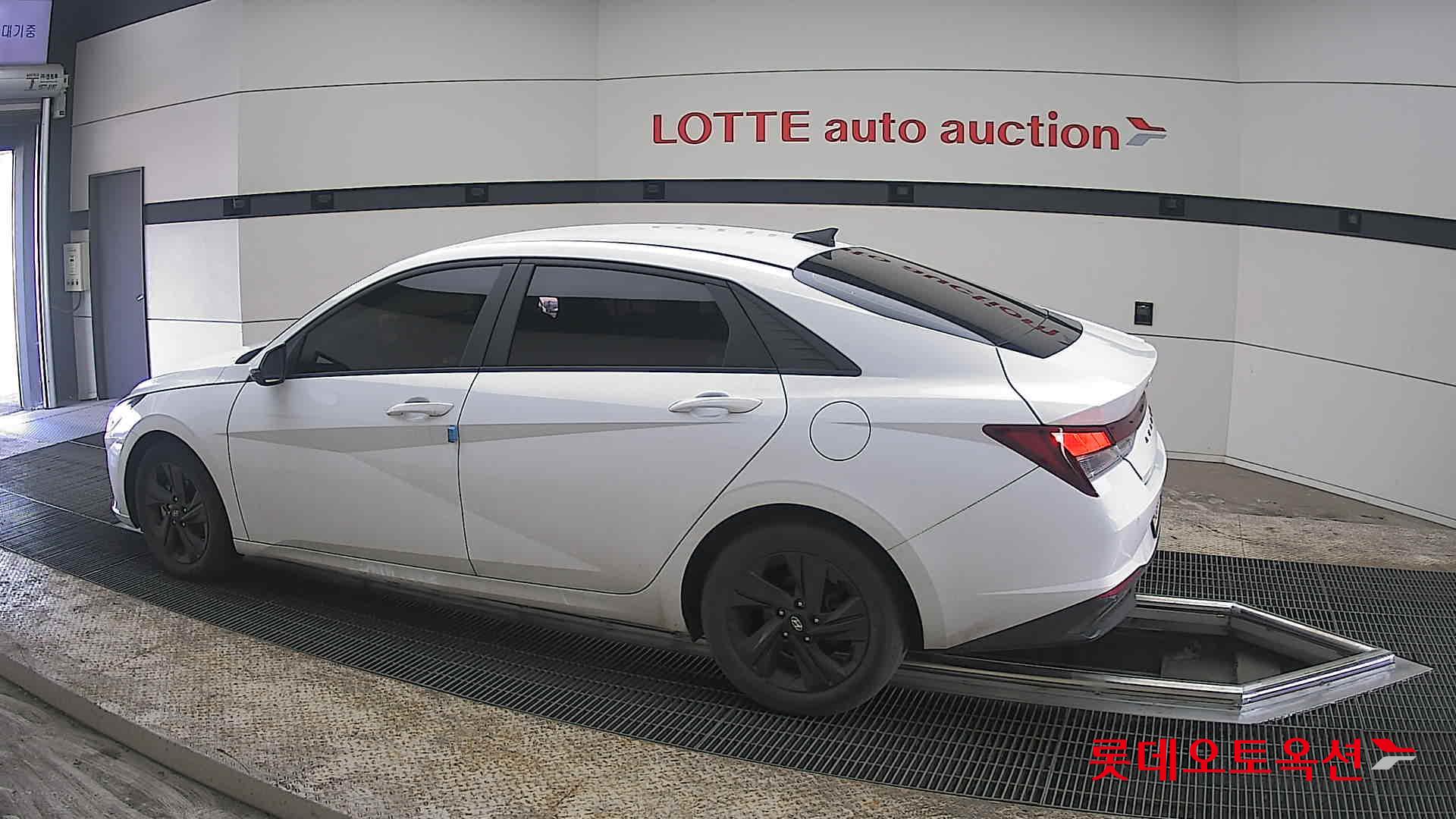 Hyundai Elantra - 14