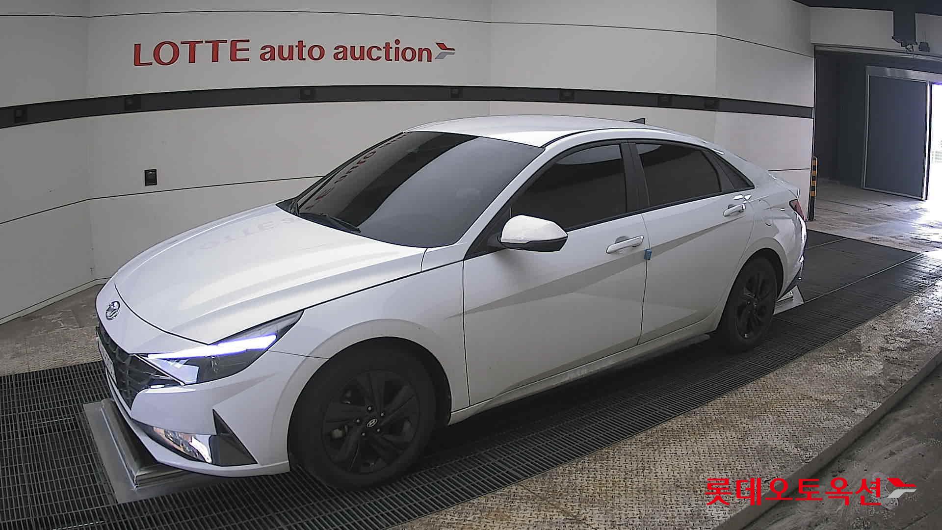 Hyundai Elantra - 11