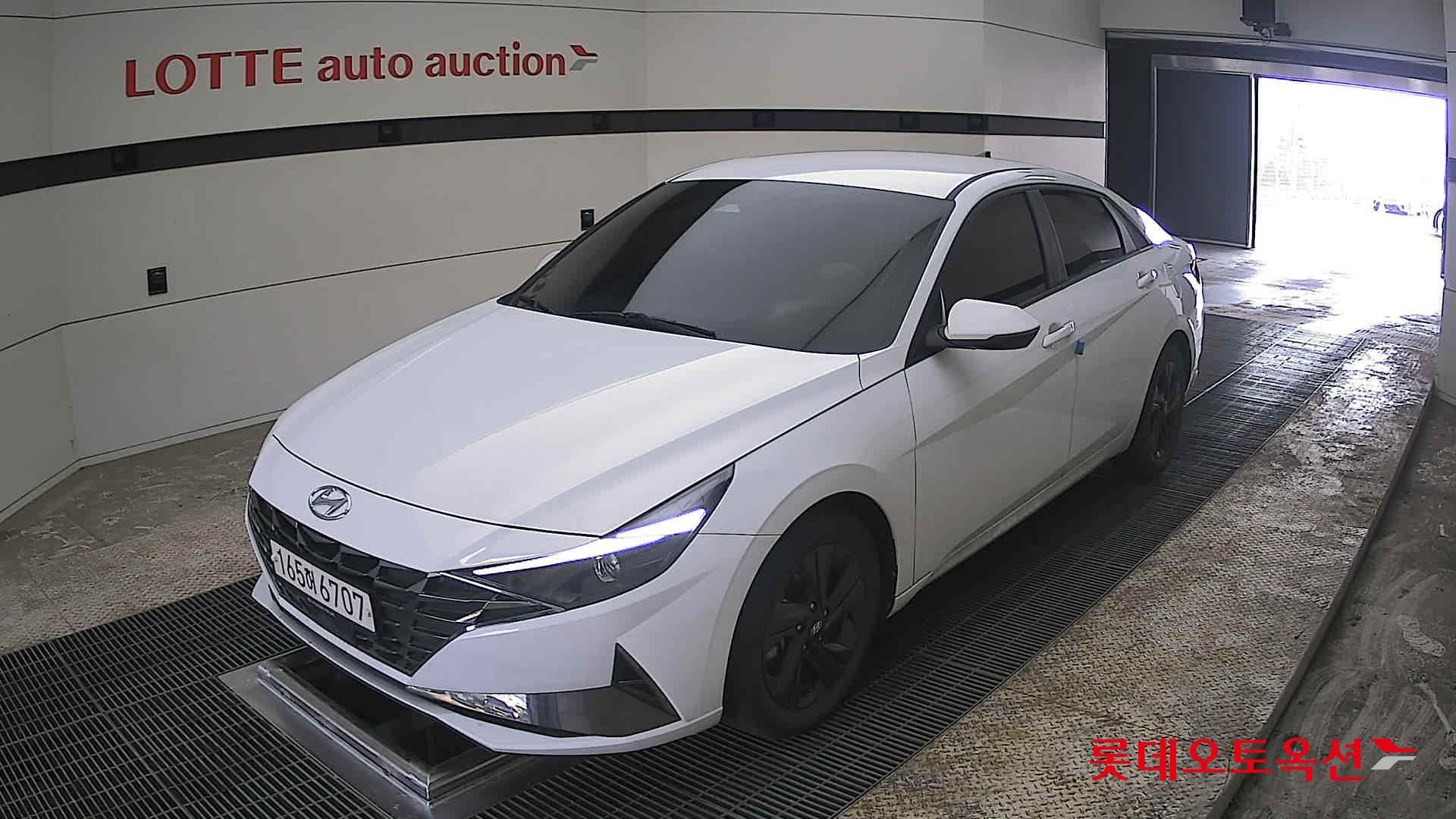 Hyundai Elantra - 3