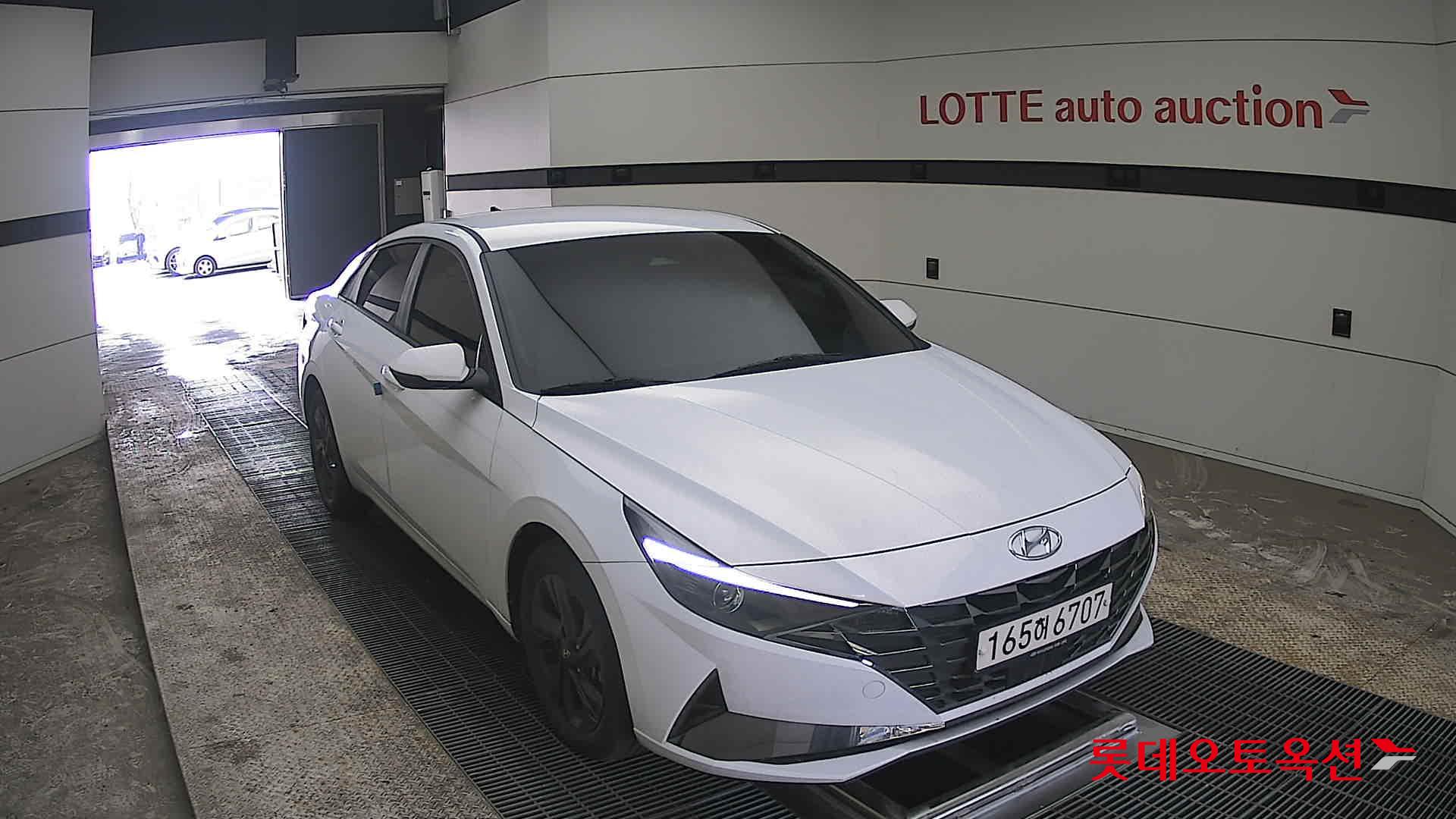 Hyundai Elantra - 24