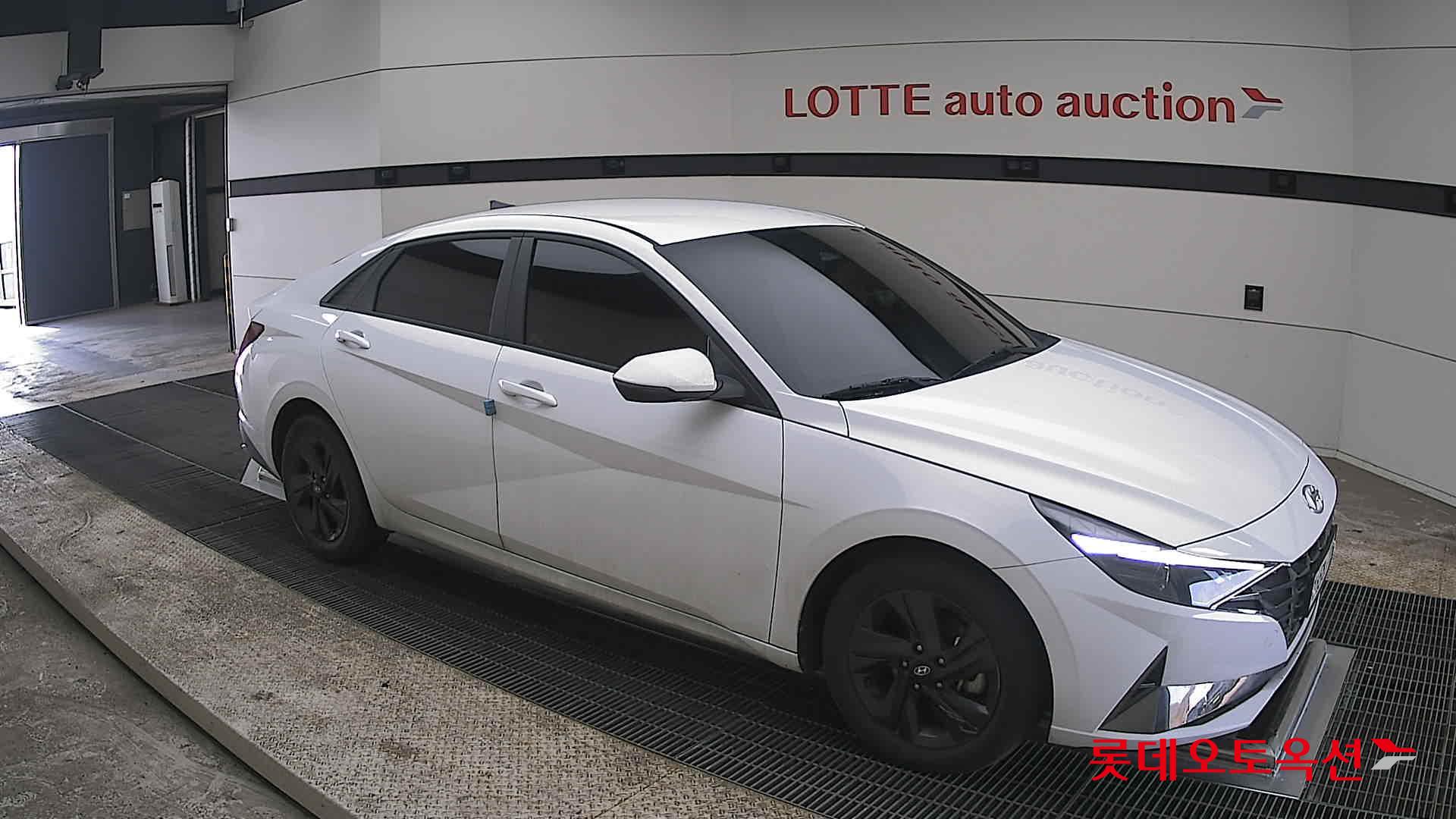 Hyundai Elantra - 23