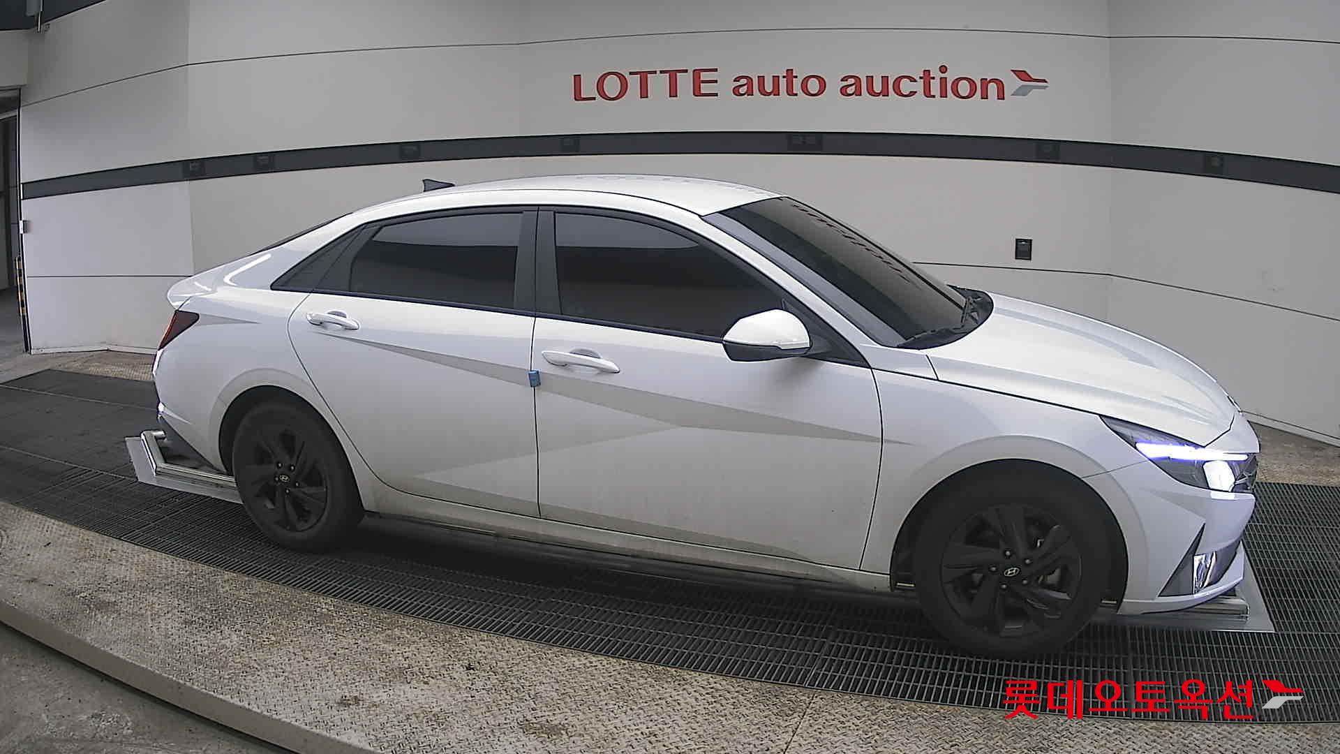 Hyundai Elantra - 22