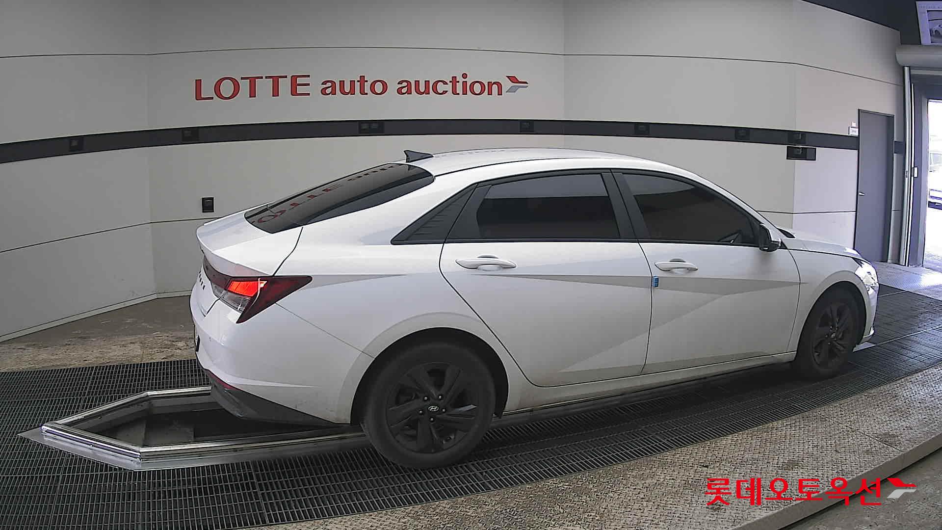 Hyundai Elantra - 20