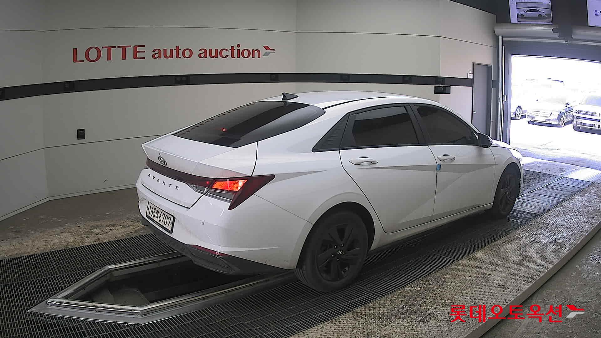 Hyundai Elantra - 19