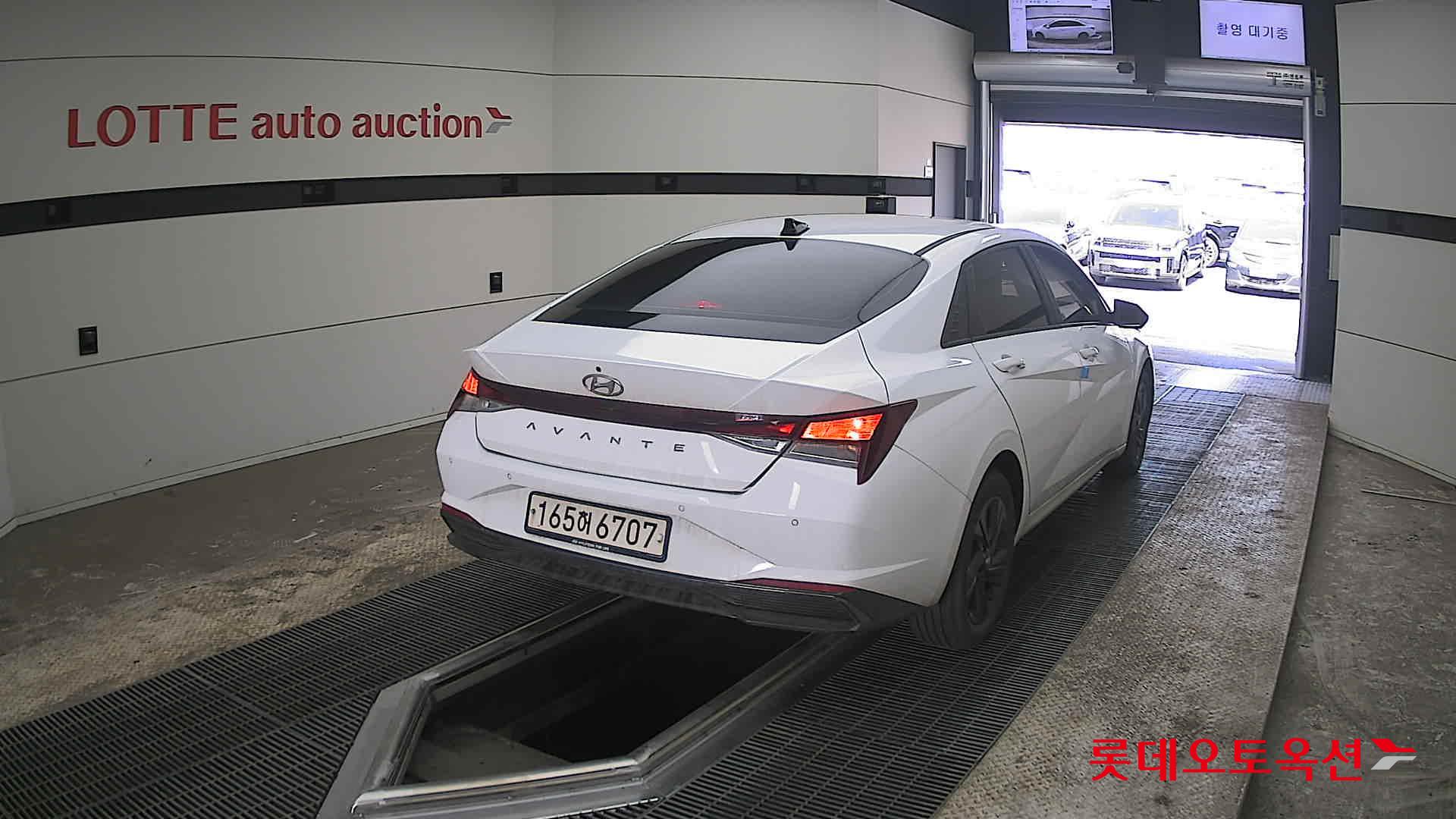 Hyundai Elantra - 18