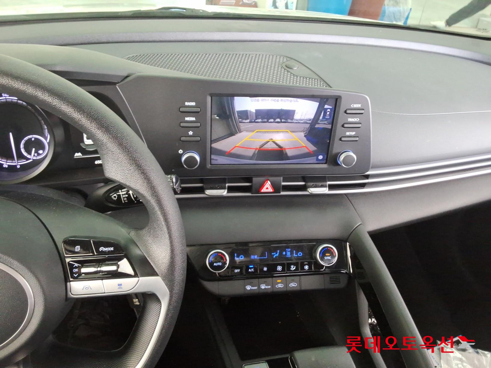 Hyundai Elantra - 31