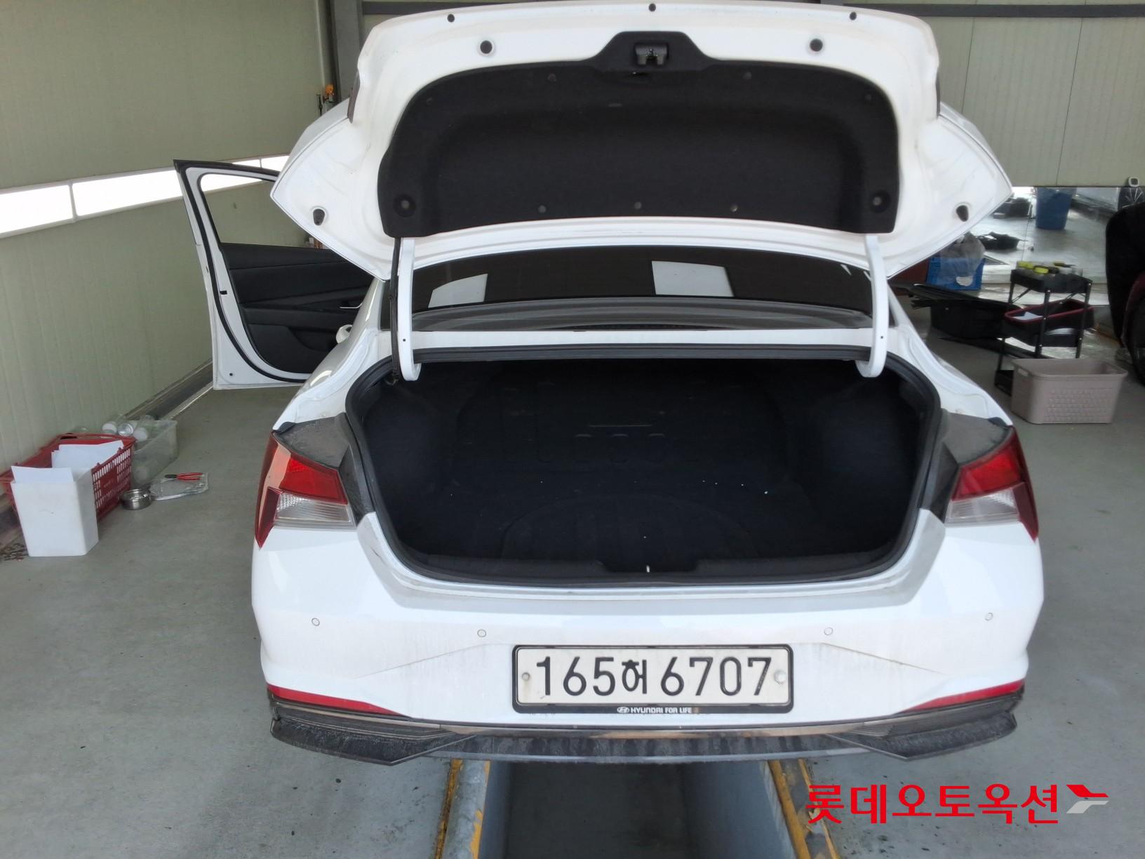 Hyundai Elantra - 9