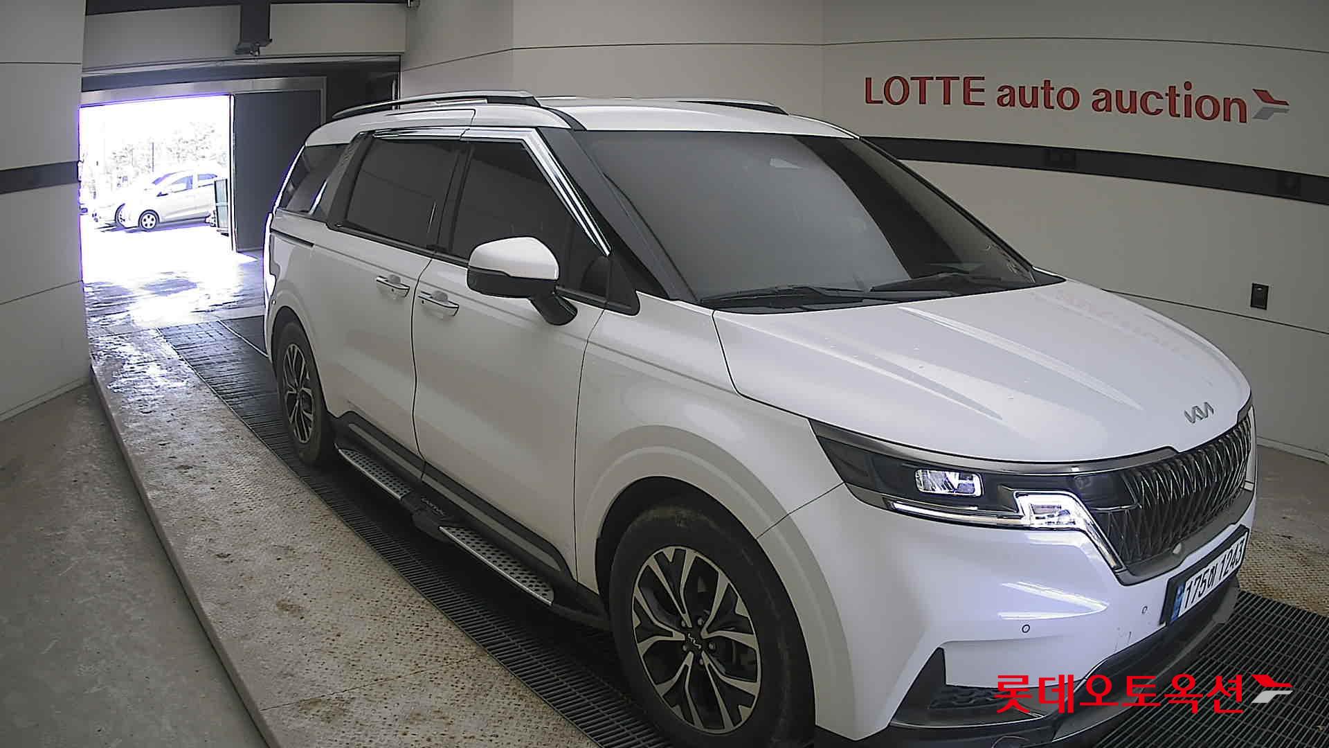 Kia Carnival 2023 Snow White Pearl (optional) из Кореи, фото 2