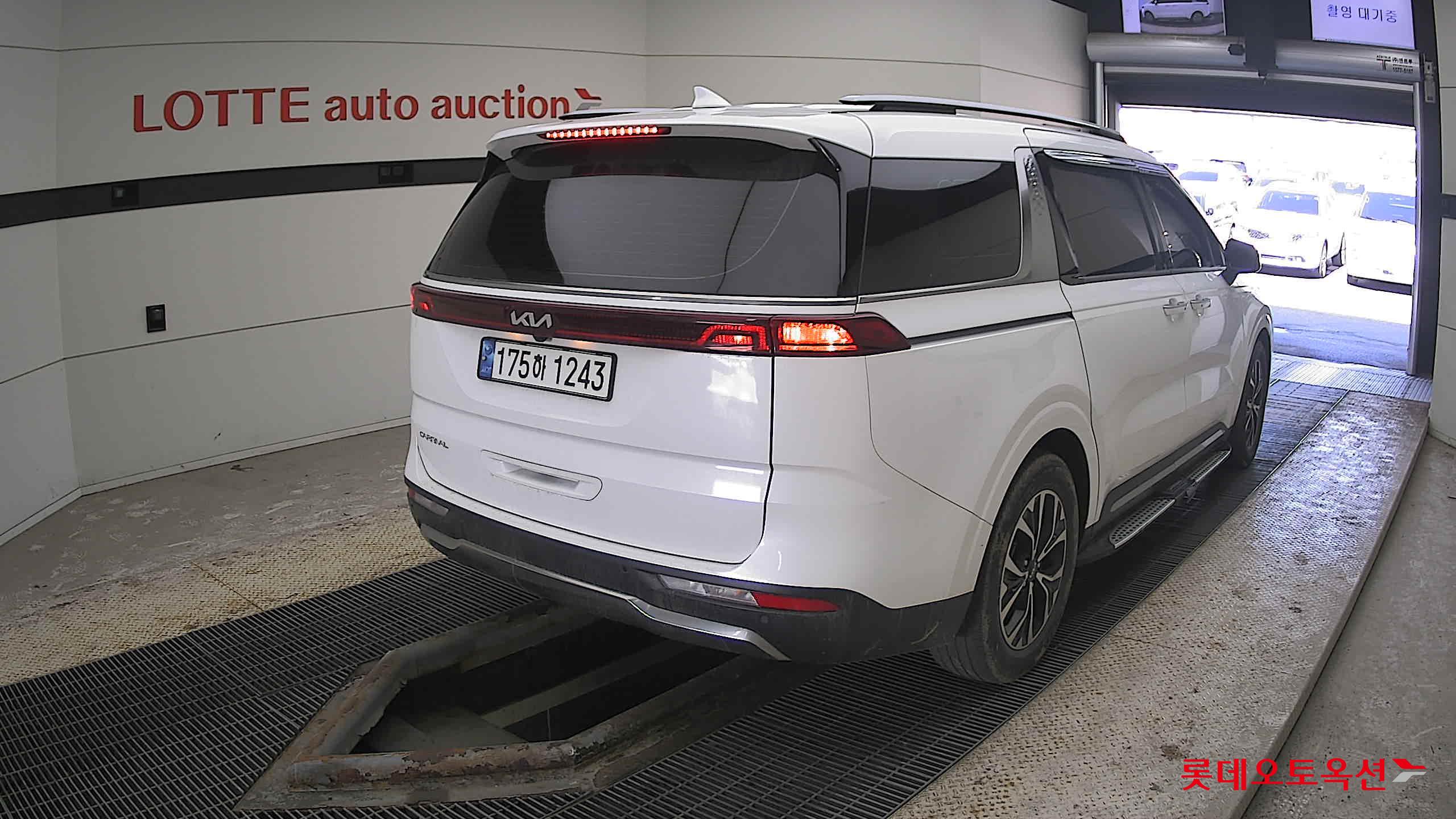 Kia Carnival 2023 Snow White Pearl (optional) из Кореи, фото 4