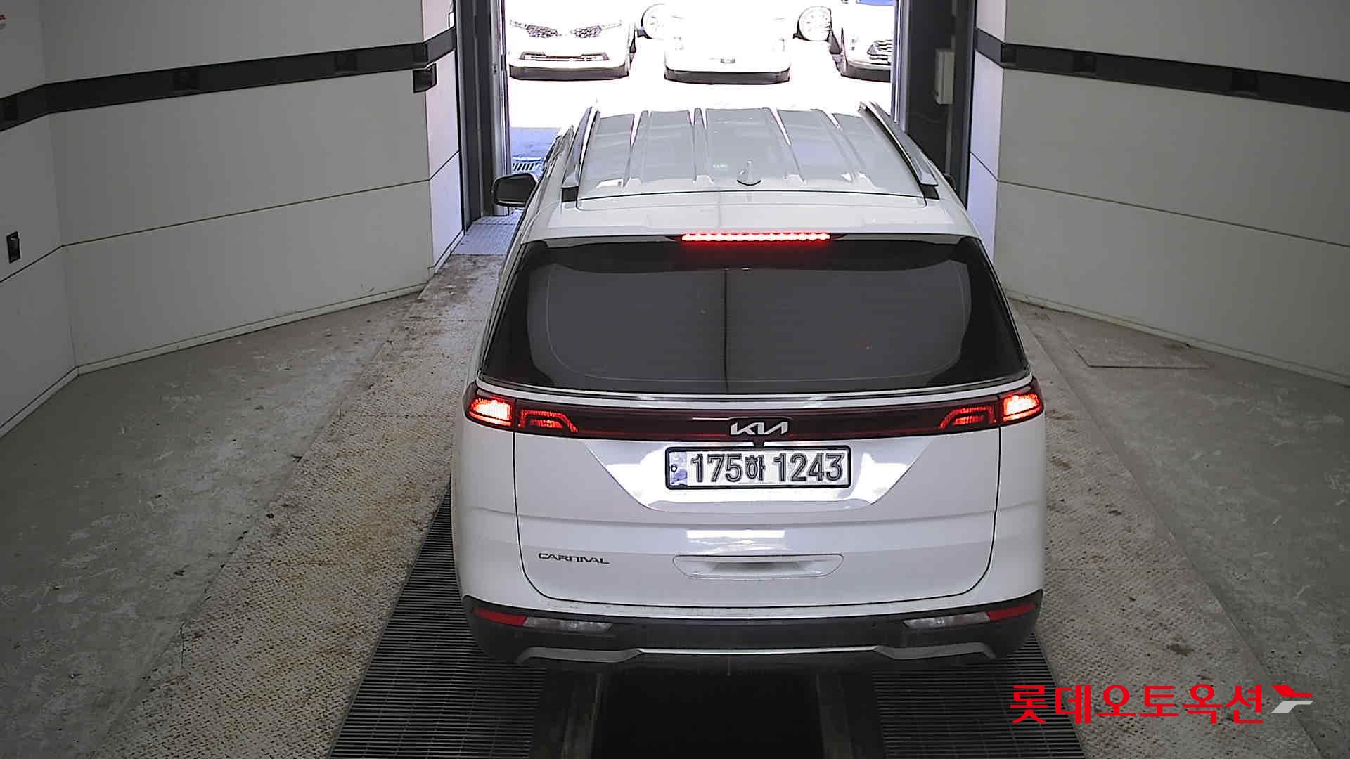 Kia Carnival 2023 Snow White Pearl (optional) из Кореи, фото 5