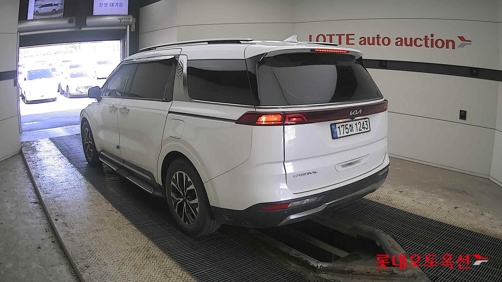 Kia Carnival 2023 Snow White Pearl (optional) из Кореи, фото 6