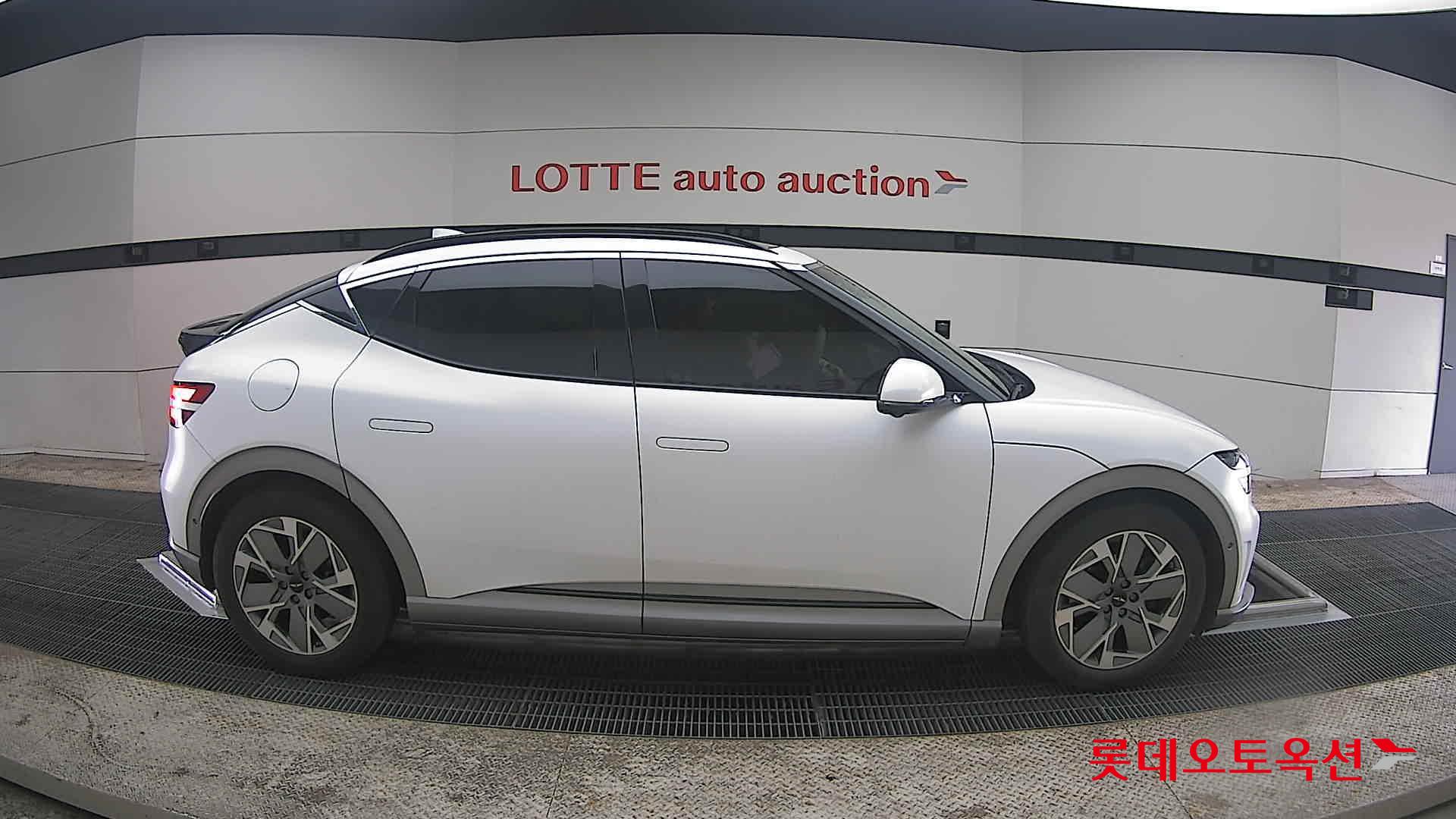 جينسس جي في 60