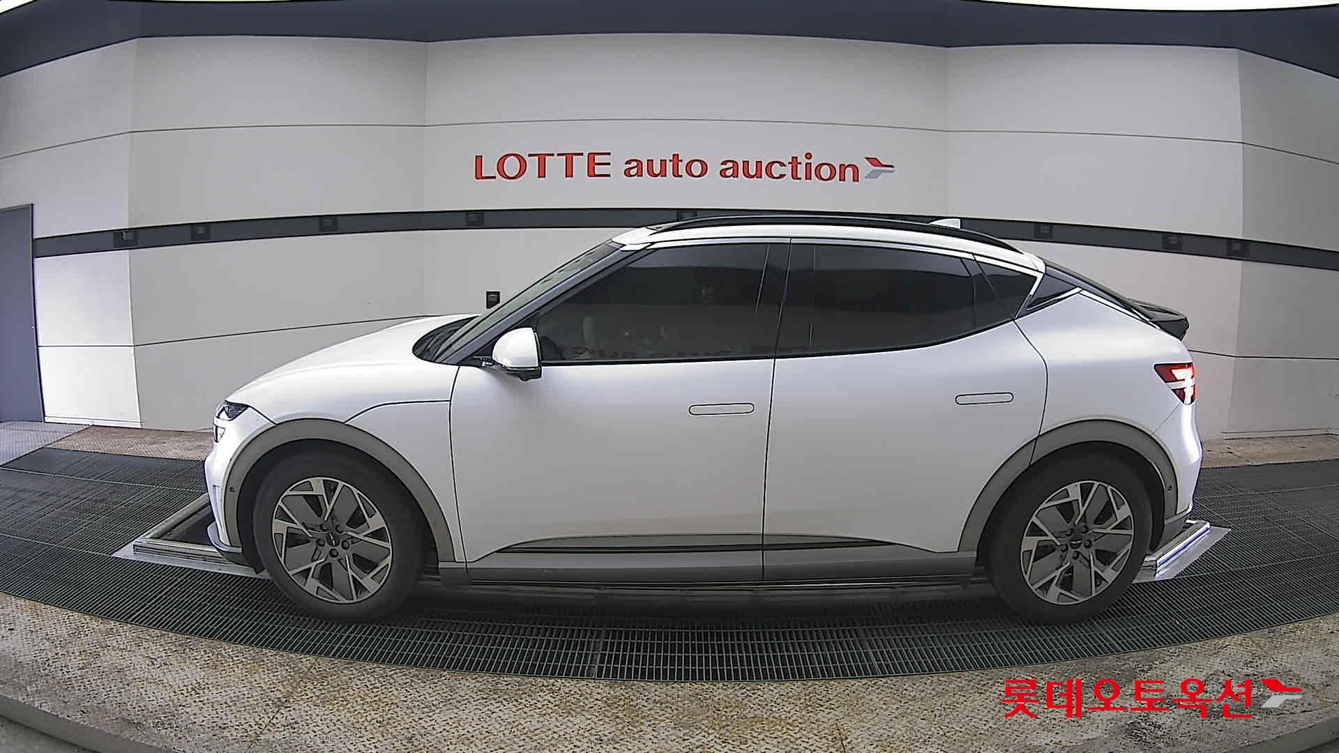 جينسس جي في 60