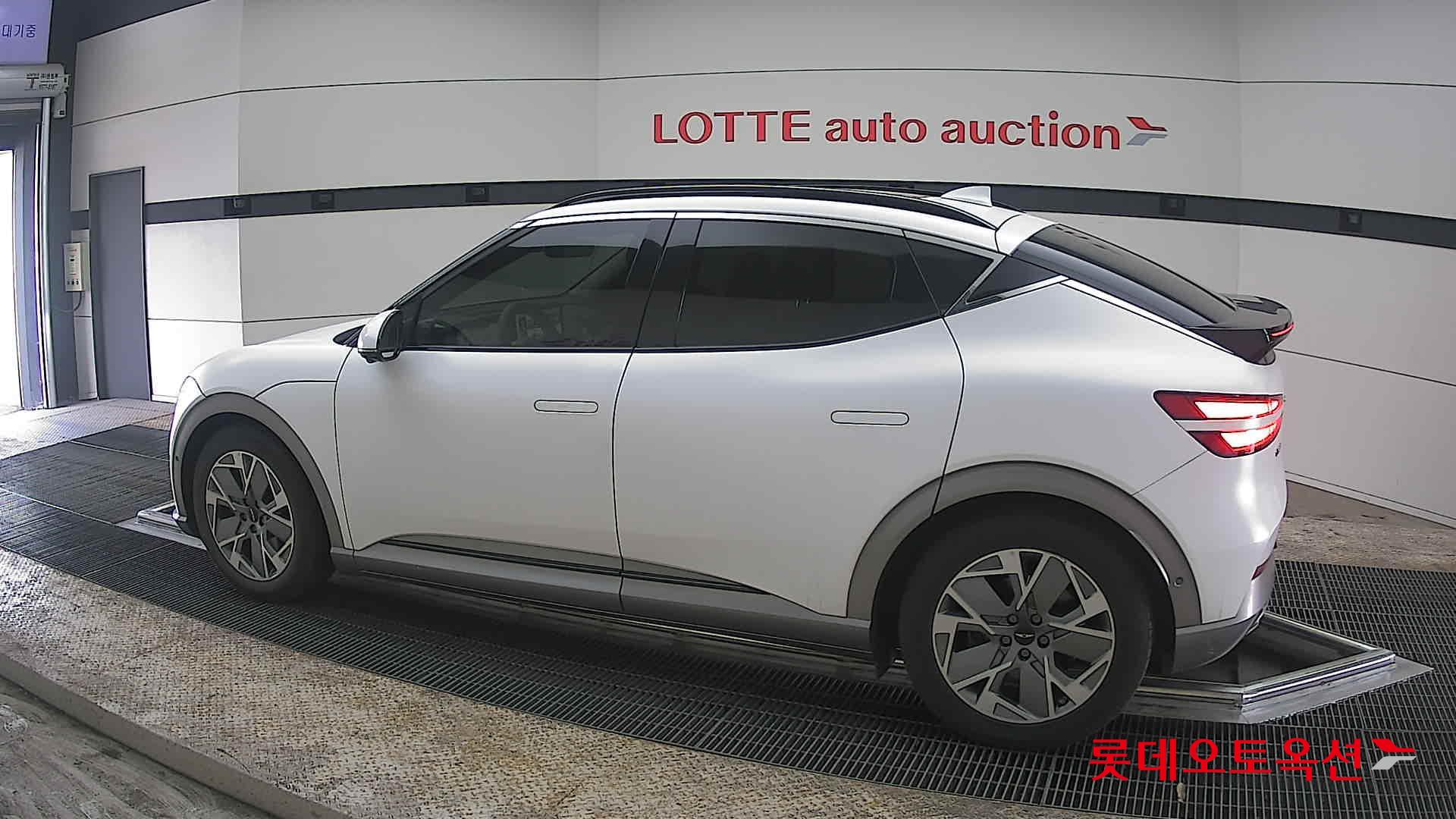 جينسس جي في 60