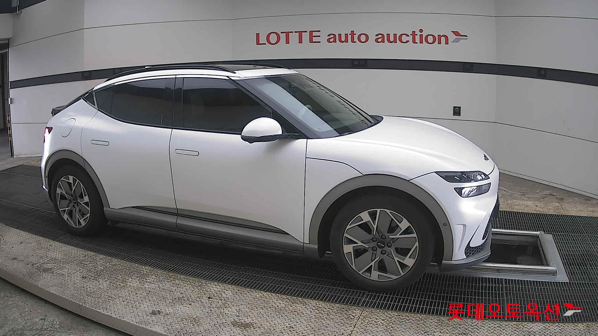 جينسس جي في 60