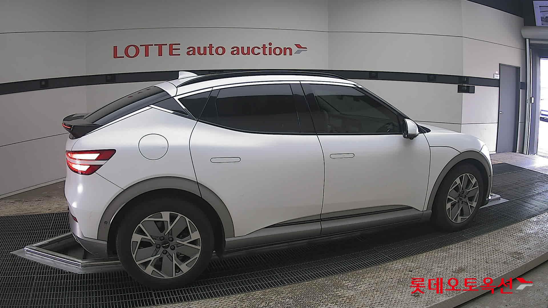 جينسس جي في 60