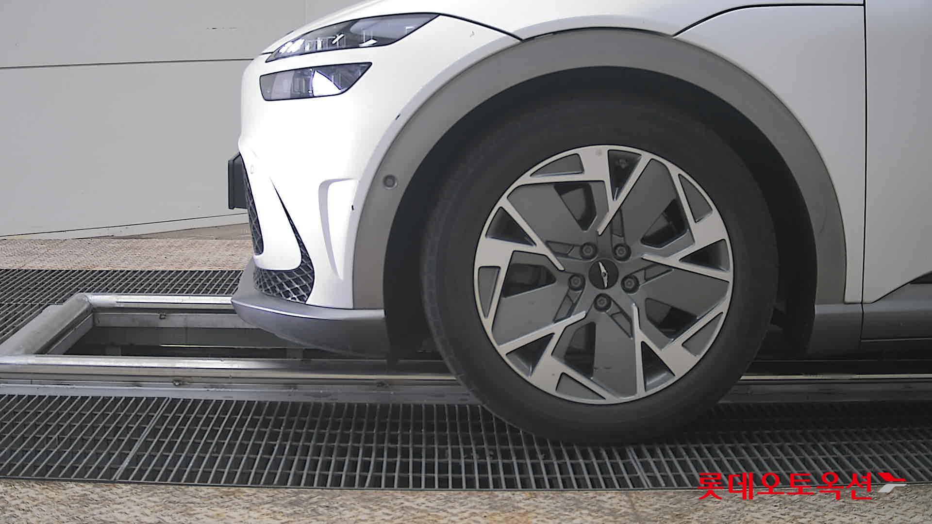 جينسس جي في 60