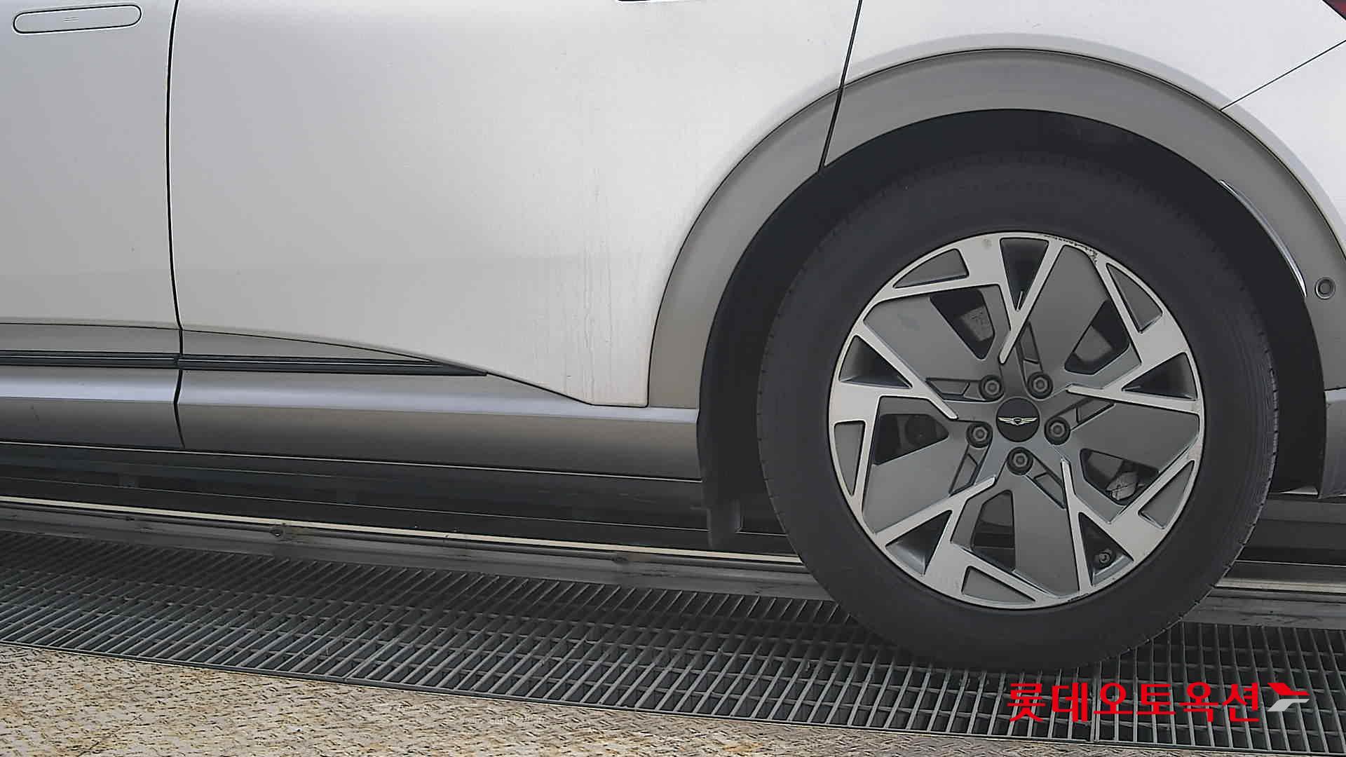 جينسس جي في 60