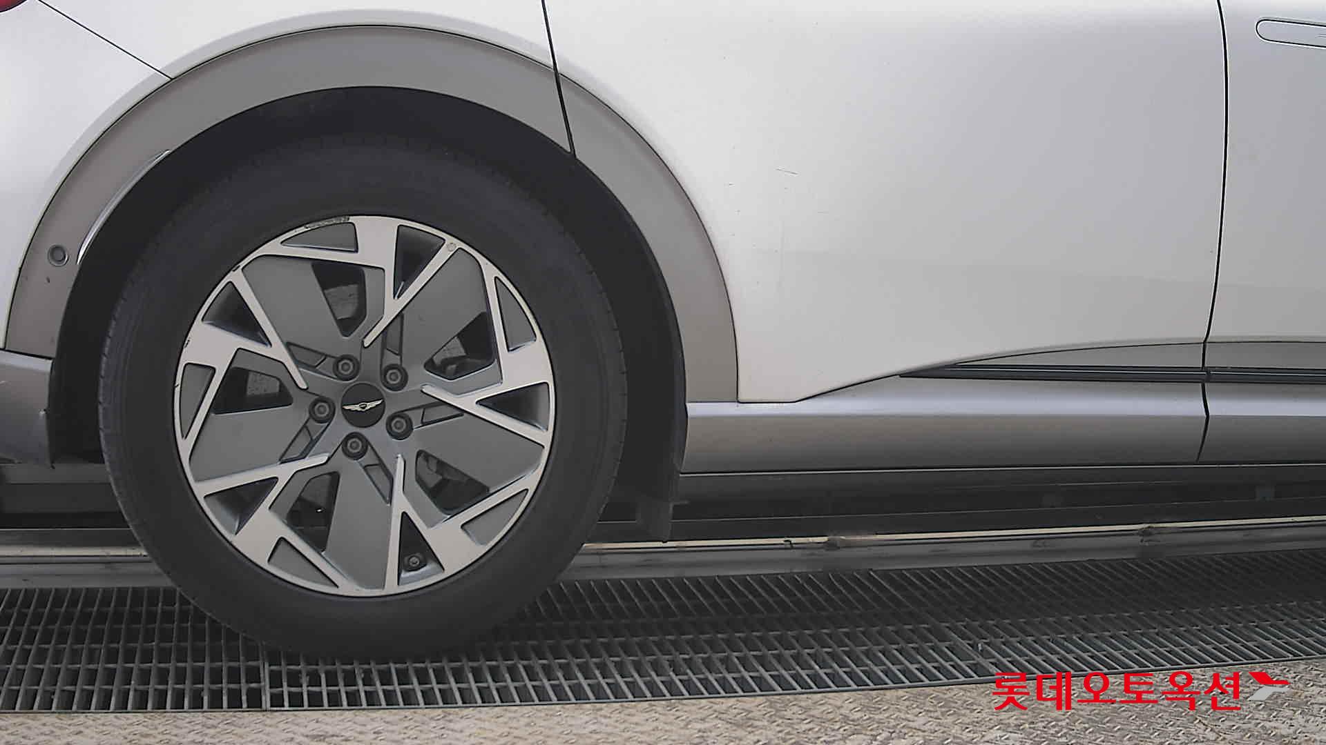 جينسس جي في 60